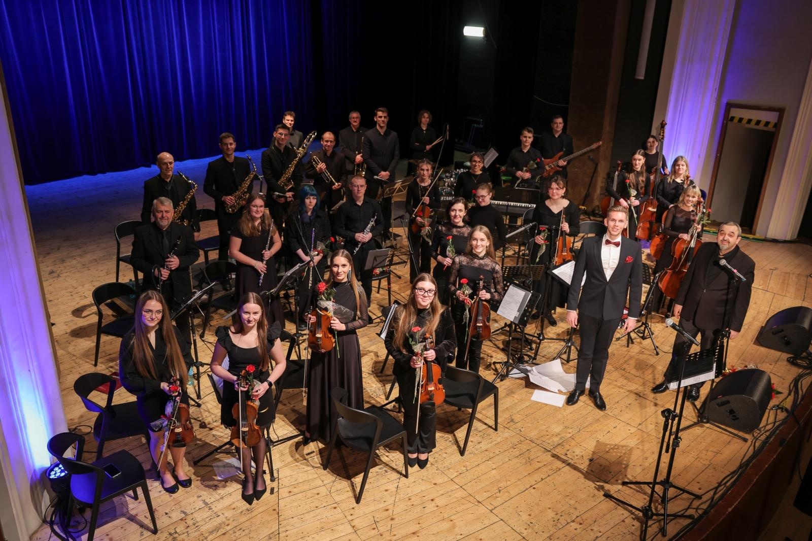 Zdjęcie w galerii na portalu naszraciborz.pl: Koncert świąteczno-noworoczny orkiestr RCK wiadomości z regionu