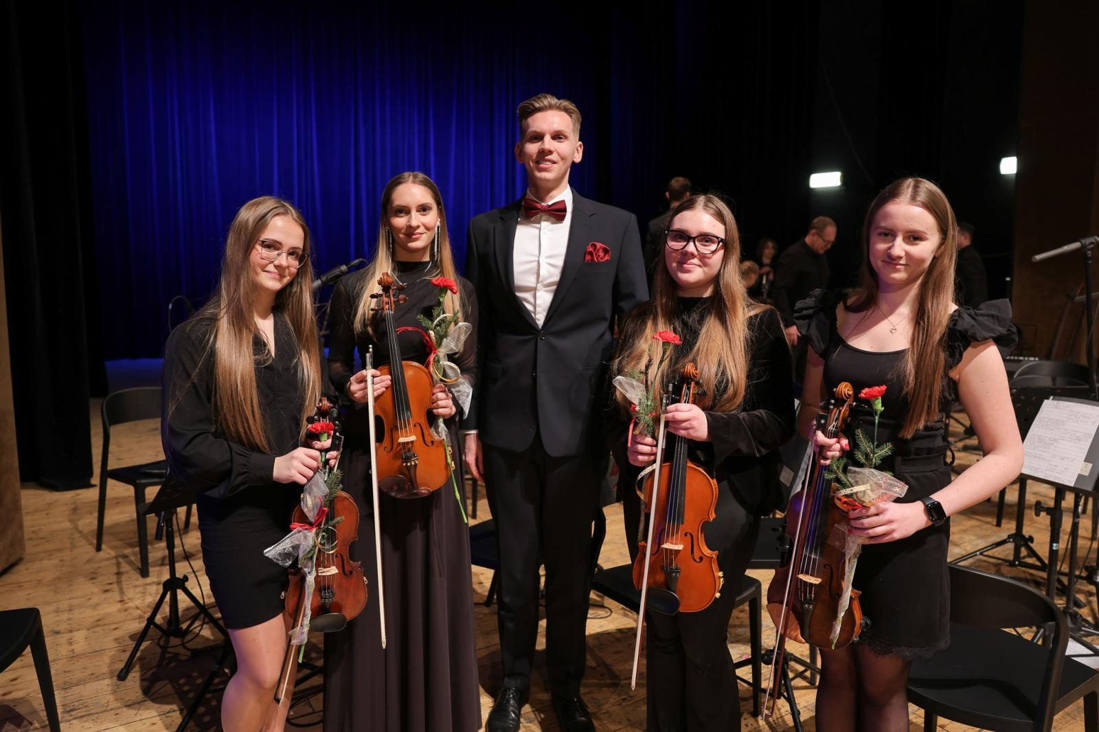 Zdjęcie w galerii na portalu naszraciborz.pl: Koncert świąteczno-noworoczny orkiestr RCK wiadomości z regionu