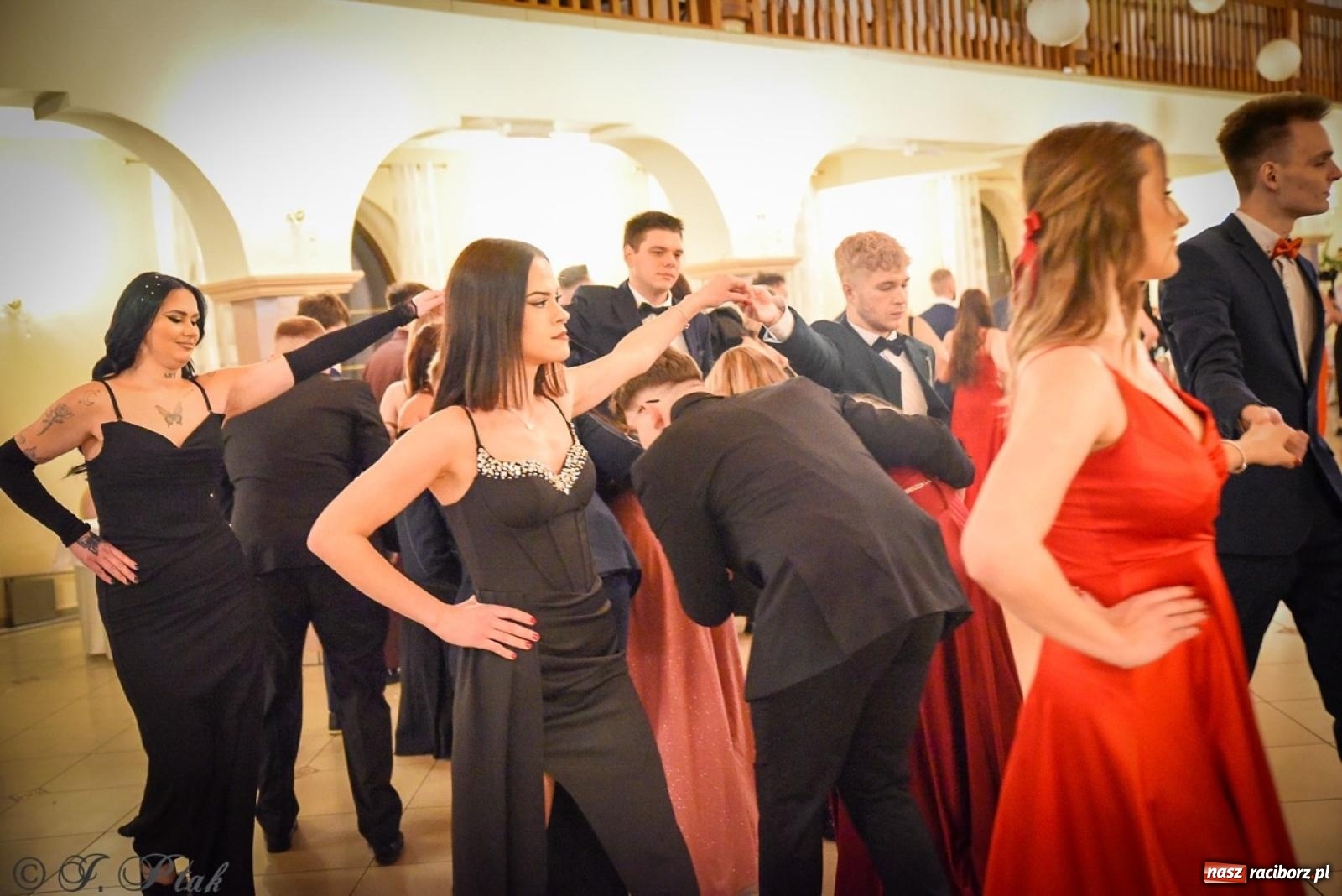 Zdjęcie w galerii na portalu naszraciborz.pl: Studniówka raciborskiego Ekonomika na bis! [FOTO i WIDEO] wiadomości z regionu