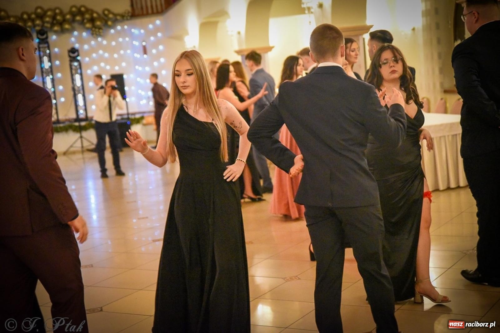 Zdjęcie w galerii na portalu naszraciborz.pl: Studniówka raciborskiego Ekonomika na bis! [FOTO i WIDEO] wiadomości z regionu