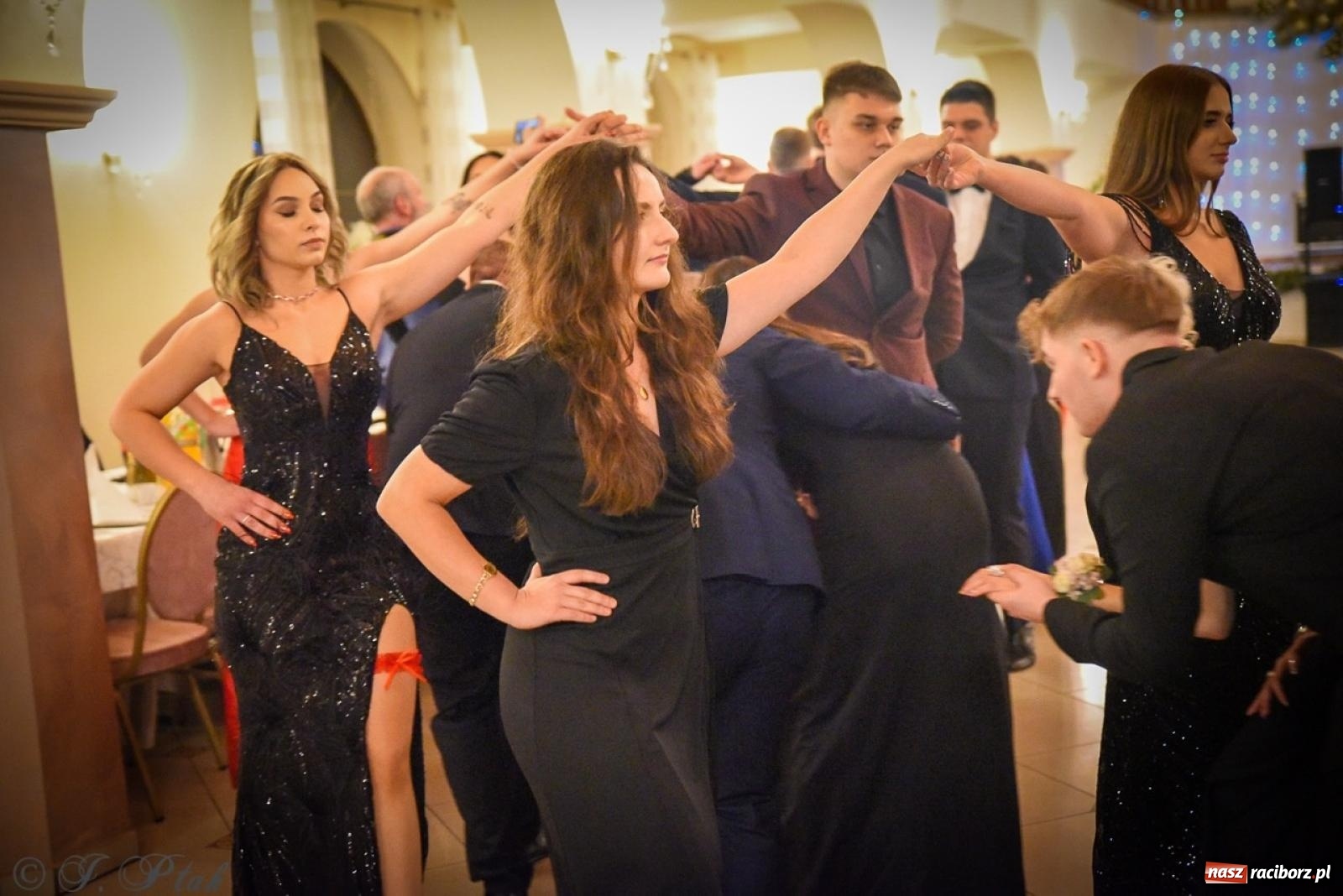 Zdjęcie w galerii na portalu naszraciborz.pl: Studniówka raciborskiego Ekonomika na bis! [FOTO i WIDEO] wiadomości z regionu