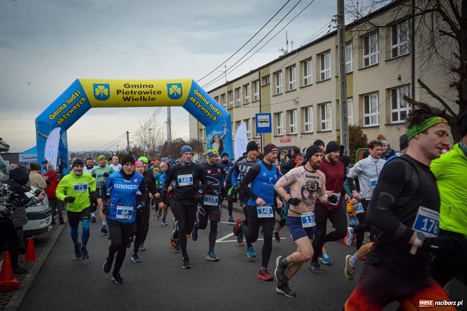 Zdjęcie w galerii na portalu naszraciborz.pl: IX Eko Cross po Ziemi Pietrowickiej: Piotr Pałka zwycięzcą biegu na 10 km wiadomości z regionu