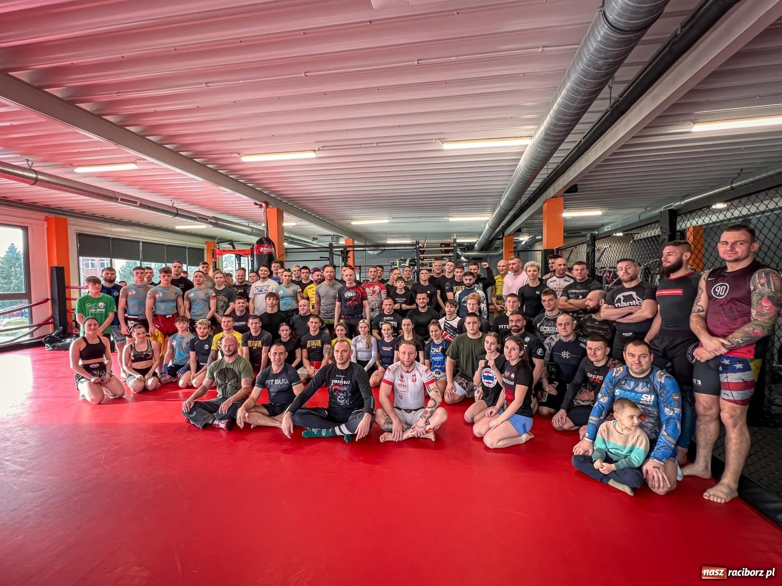 Zdjęcie w galerii na portalu naszraciborz.pl: Sparing charytatywny w Brooklyn Gym w Raciborzu wiadomości z regionu