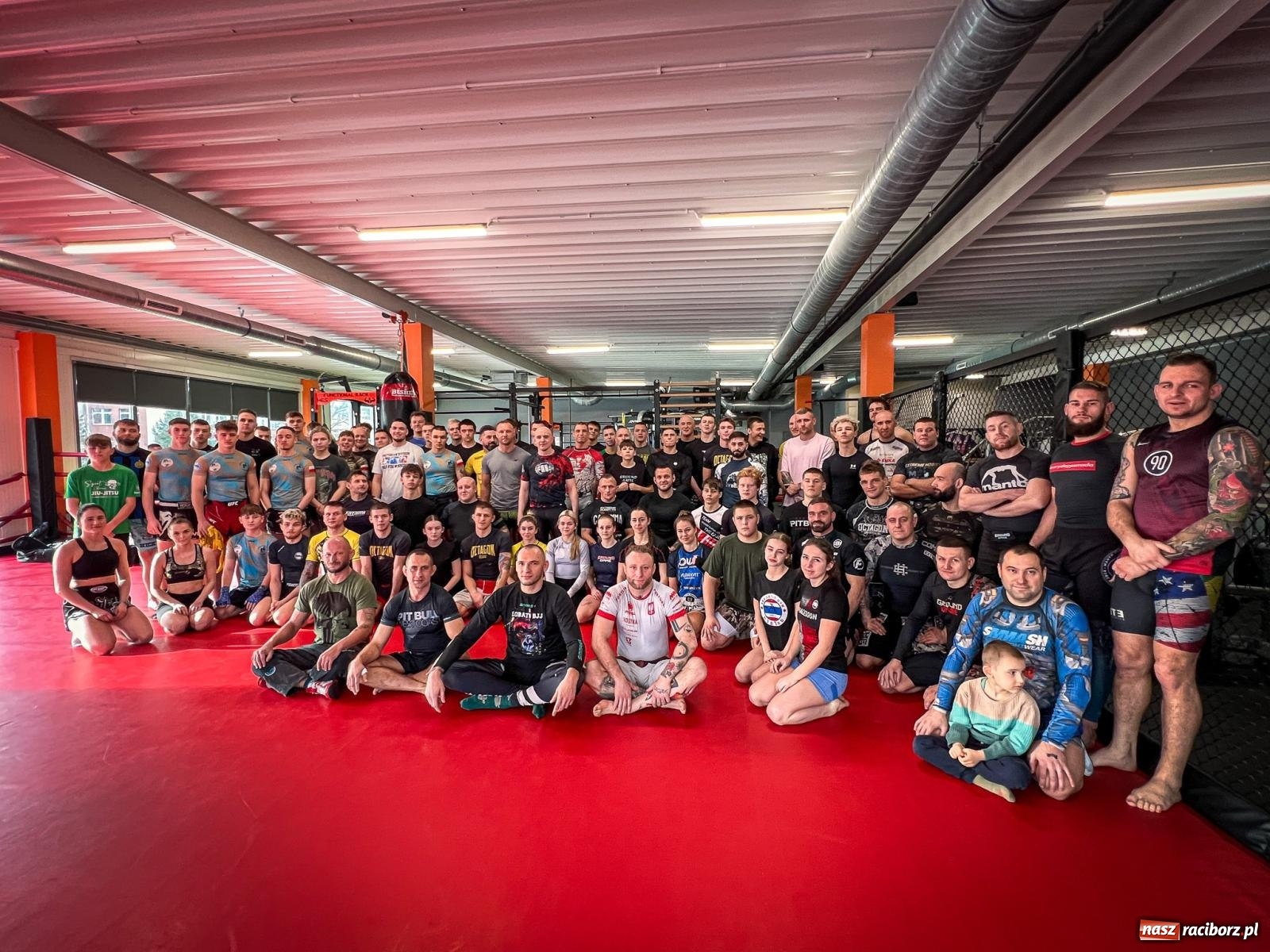 Zdjęcie w galerii na portalu naszraciborz.pl: Sparing charytatywny w Brooklyn Gym w Raciborzu wiadomości z regionu