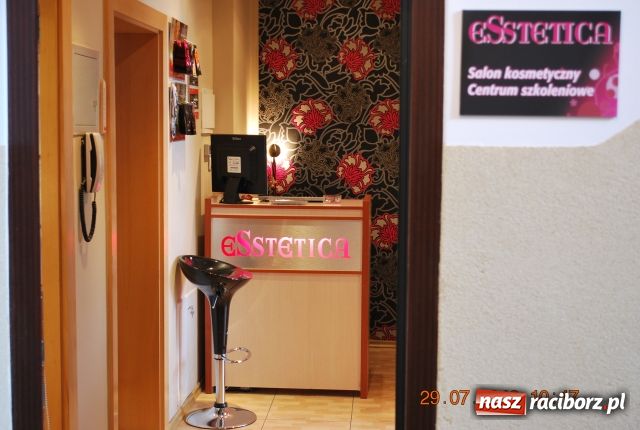 Zdjęcie w galerii na portalu naszraciborz.pl: Paznokcie i makijaż idealne na wiosnę wiadomości z regionu