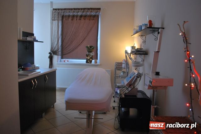 Zdjęcie w galerii na portalu naszraciborz.pl: Paznokcie i makijaż idealne na wiosnę wiadomości z regionu