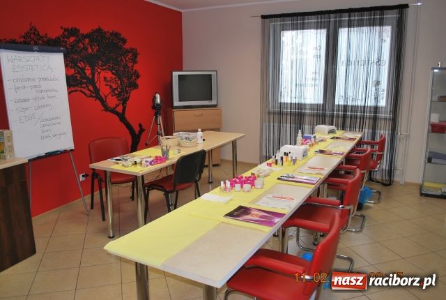 Zdjęcie w galerii na portalu naszraciborz.pl: Paznokcie i makijaż idealne na wiosnę wiadomości z regionu