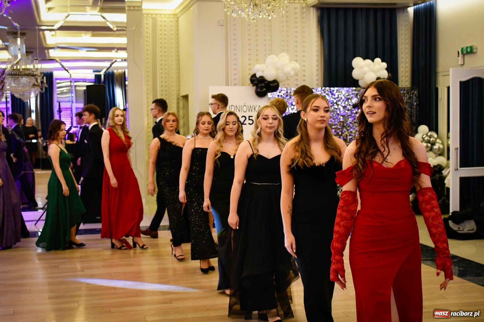 Zdjęcie w galerii na portalu naszraciborz.pl: Studniówka CKZiU nr 1: jubileuszowy rocznik bawi się w Rege [FOTO i WIDEO] wiadomości z regionu