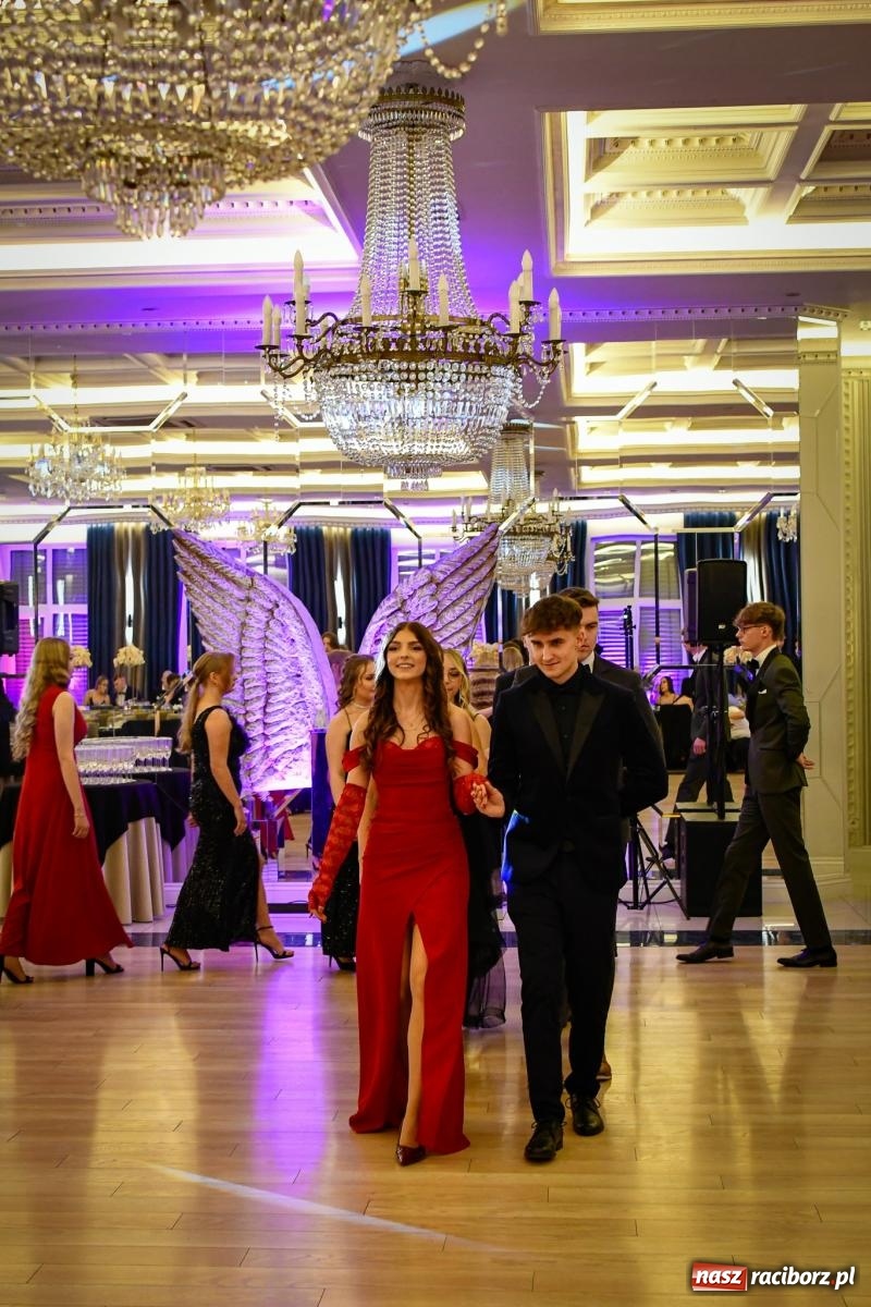 Zdjęcie w galerii na portalu naszraciborz.pl: Studniówka CKZiU nr 1: jubileuszowy rocznik bawi się w Rege [FOTO i WIDEO] wiadomości z regionu