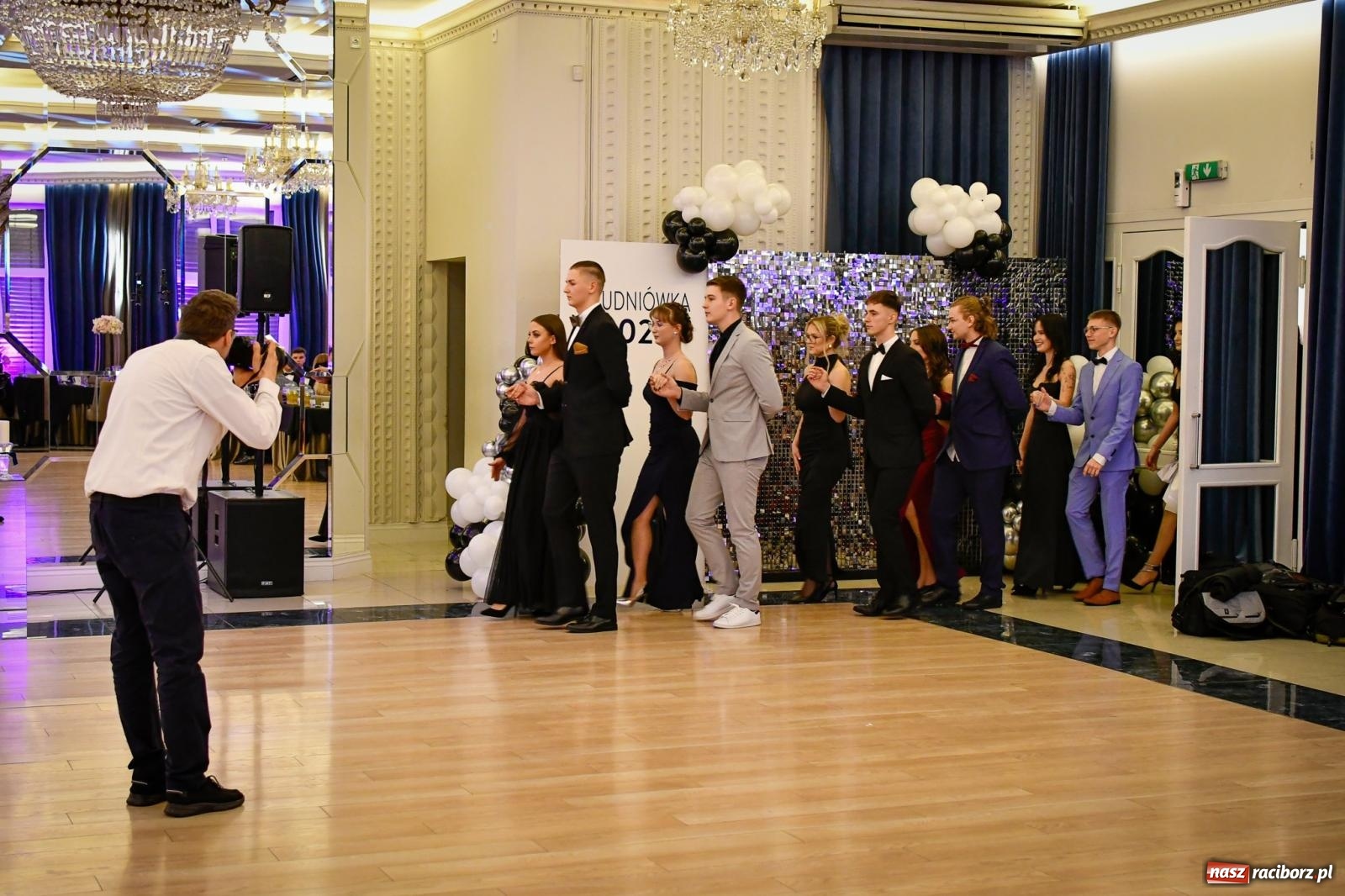 Zdjęcie w galerii na portalu naszraciborz.pl: Studniówka CKZiU nr 1: jubileuszowy rocznik bawi się w Rege [FOTO i WIDEO] wiadomości z regionu