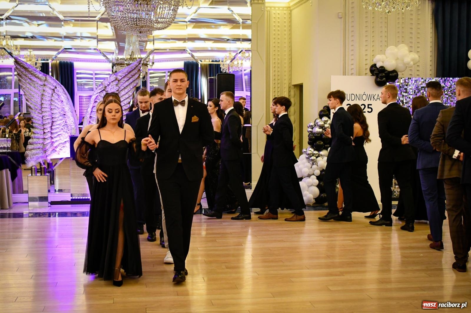 Zdjęcie w galerii na portalu naszraciborz.pl: Studniówka CKZiU nr 1: jubileuszowy rocznik bawi się w Rege [FOTO i WIDEO] wiadomości z regionu