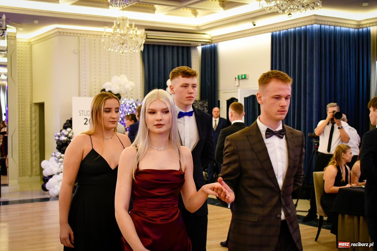 Zdjęcie w galerii na portalu naszraciborz.pl: Studniówka CKZiU nr 1: jubileuszowy rocznik bawi się w Rege [FOTO i WIDEO] wiadomości z regionu