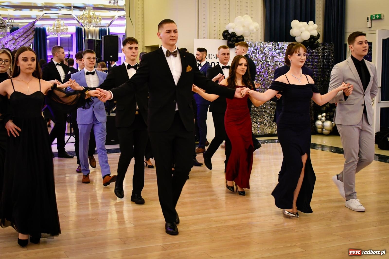 Zdjęcie w galerii na portalu naszraciborz.pl: Studniówka CKZiU nr 1: jubileuszowy rocznik bawi się w Rege [FOTO i WIDEO] wiadomości z regionu