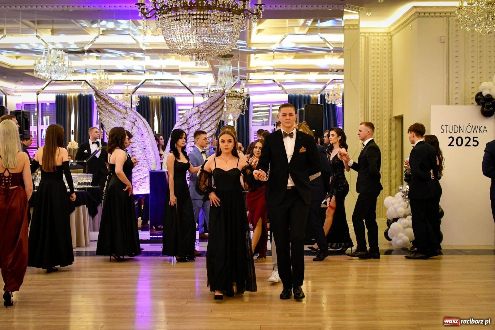 Zdjęcie w galerii na portalu naszraciborz.pl: Studniówka CKZiU nr 1: jubileuszowy rocznik bawi się w Rege [FOTO i WIDEO] wiadomości z regionu