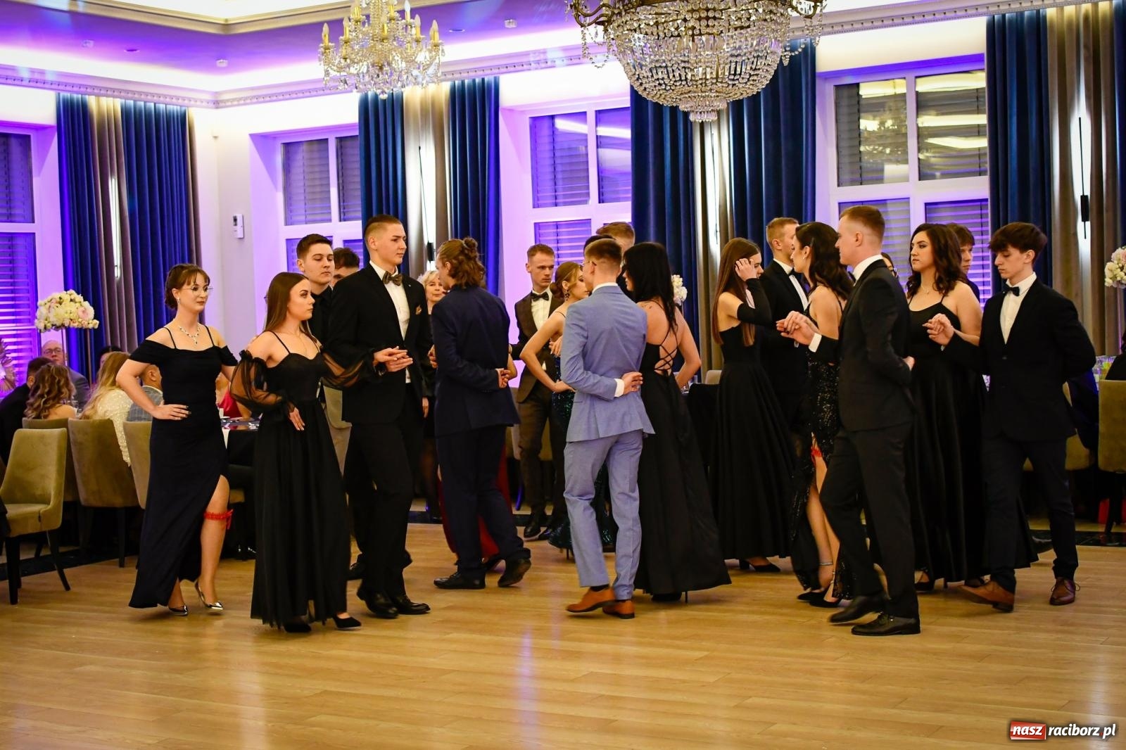 Zdjęcie w galerii na portalu naszraciborz.pl: Studniówka CKZiU nr 1: jubileuszowy rocznik bawi się w Rege [FOTO i WIDEO] wiadomości z regionu