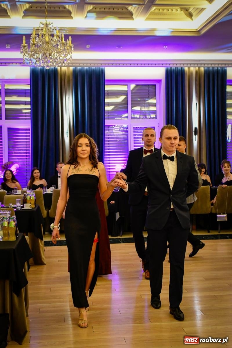 Zdjęcie w galerii na portalu naszraciborz.pl: Studniówka CKZiU nr 1: jubileuszowy rocznik bawi się w Rege [FOTO i WIDEO] wiadomości z regionu