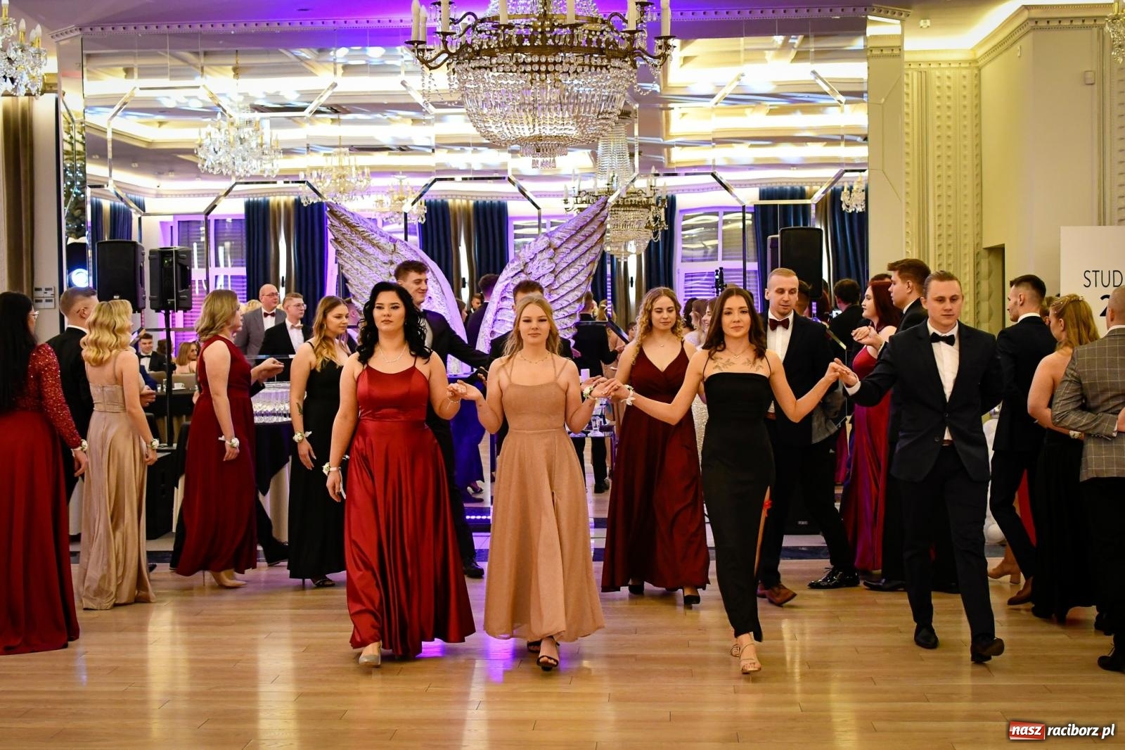 Zdjęcie w galerii na portalu naszraciborz.pl: Studniówka CKZiU nr 1: jubileuszowy rocznik bawi się w Rege [FOTO i WIDEO] wiadomości z regionu