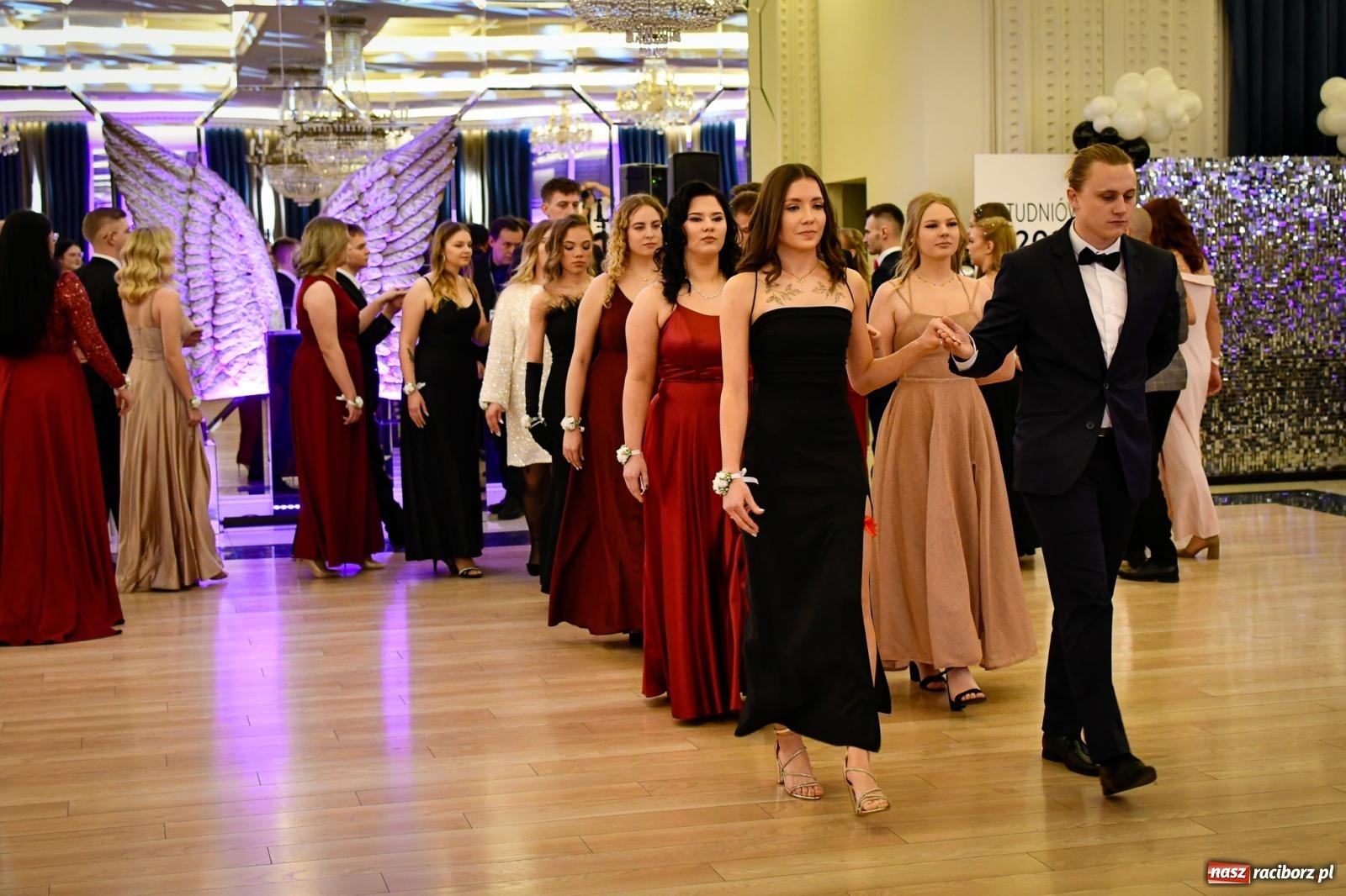 Zdjęcie w galerii na portalu naszraciborz.pl: Studniówka CKZiU nr 1: jubileuszowy rocznik bawi się w Rege [FOTO i WIDEO] wiadomości z regionu