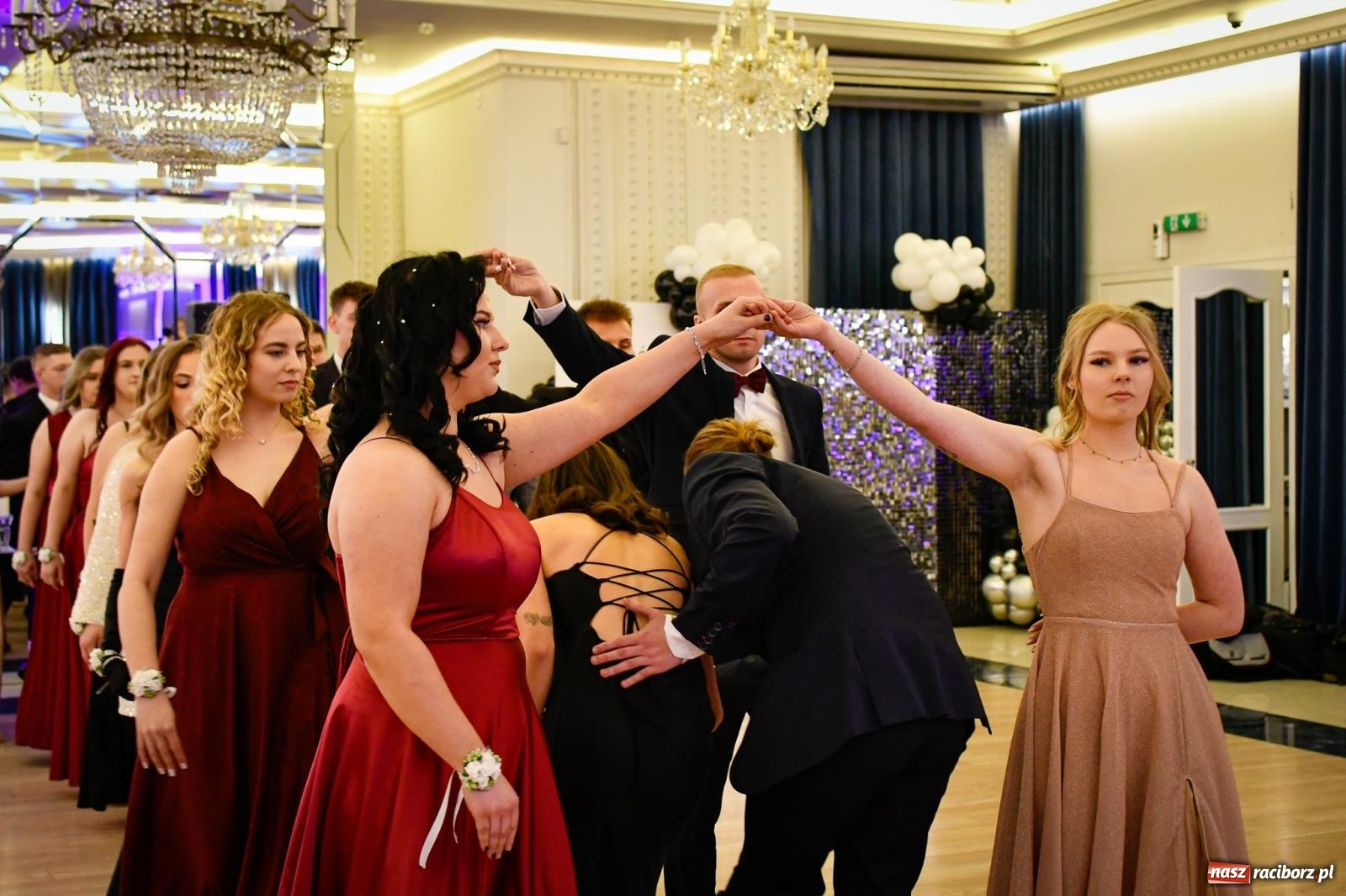 Zdjęcie w galerii na portalu naszraciborz.pl: Studniówka CKZiU nr 1: jubileuszowy rocznik bawi się w Rege [FOTO i WIDEO] wiadomości z regionu