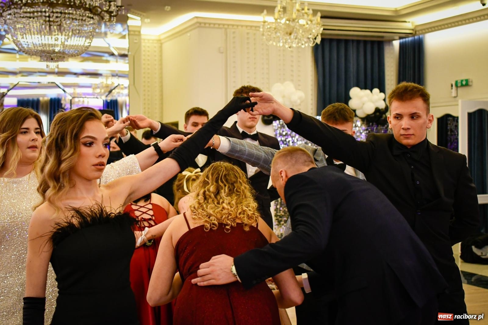 Zdjęcie w galerii na portalu naszraciborz.pl: Studniówka CKZiU nr 1: jubileuszowy rocznik bawi się w Rege [FOTO i WIDEO] wiadomości z regionu