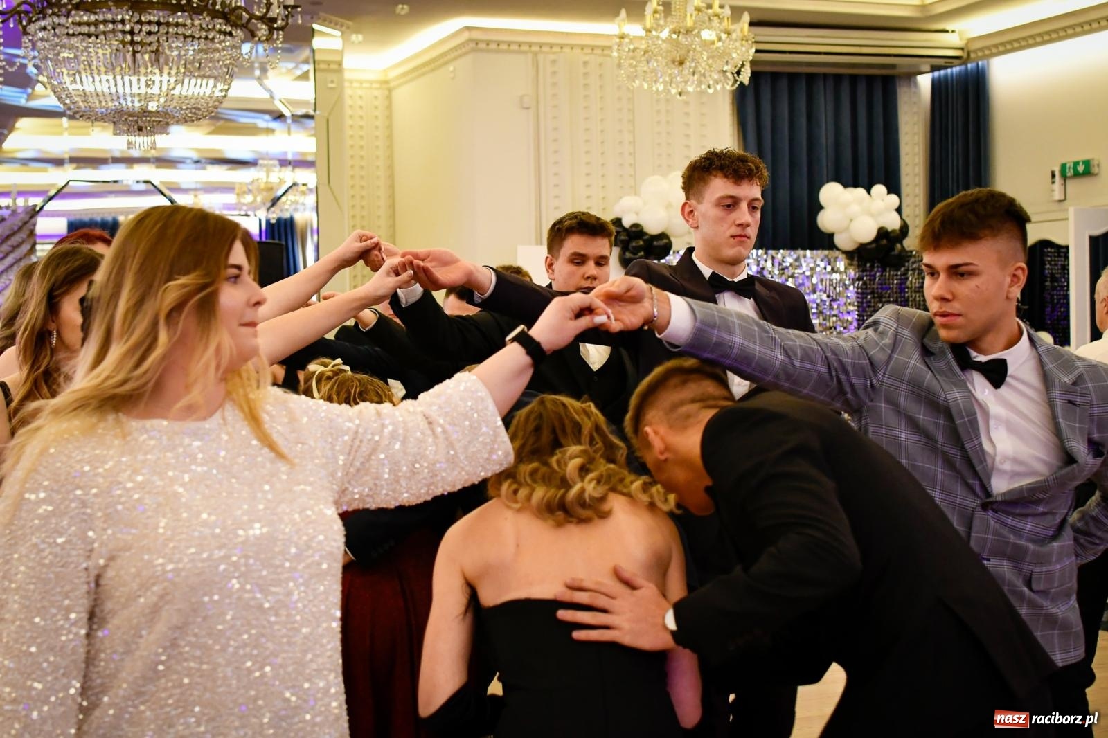 Zdjęcie w galerii na portalu naszraciborz.pl: Studniówka CKZiU nr 1: jubileuszowy rocznik bawi się w Rege [FOTO i WIDEO] wiadomości z regionu