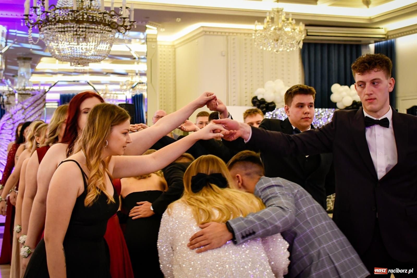 Zdjęcie w galerii na portalu naszraciborz.pl: Studniówka CKZiU nr 1: jubileuszowy rocznik bawi się w Rege [FOTO i WIDEO] wiadomości z regionu