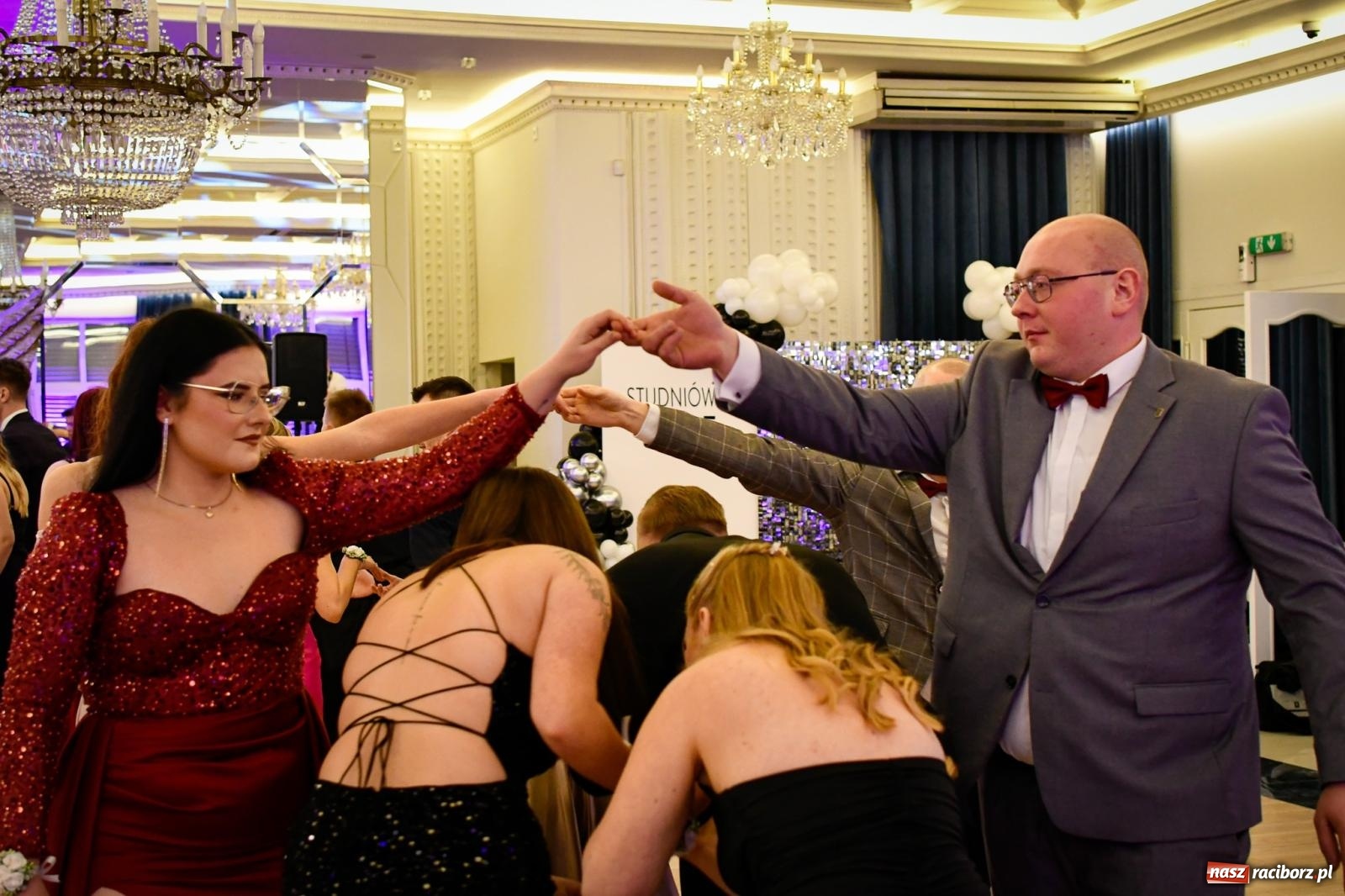 Zdjęcie w galerii na portalu naszraciborz.pl: Studniówka CKZiU nr 1: jubileuszowy rocznik bawi się w Rege [FOTO i WIDEO] wiadomości z regionu