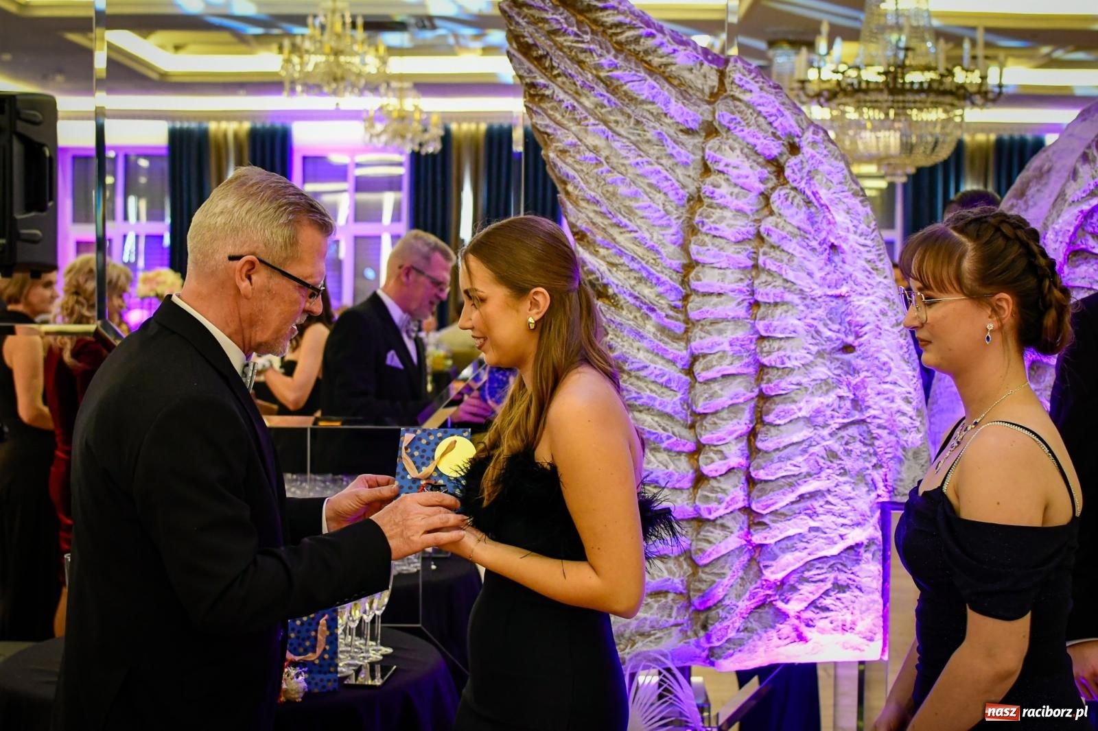 Zdjęcie w galerii na portalu naszraciborz.pl: Studniówka CKZiU nr 1: jubileuszowy rocznik bawi się w Rege [FOTO i WIDEO] wiadomości z regionu