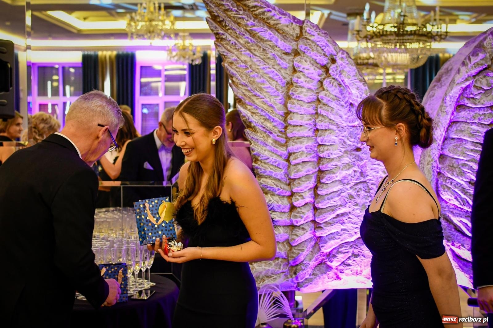 Zdjęcie w galerii na portalu naszraciborz.pl: Studniówka CKZiU nr 1: jubileuszowy rocznik bawi się w Rege [FOTO i WIDEO] wiadomości z regionu