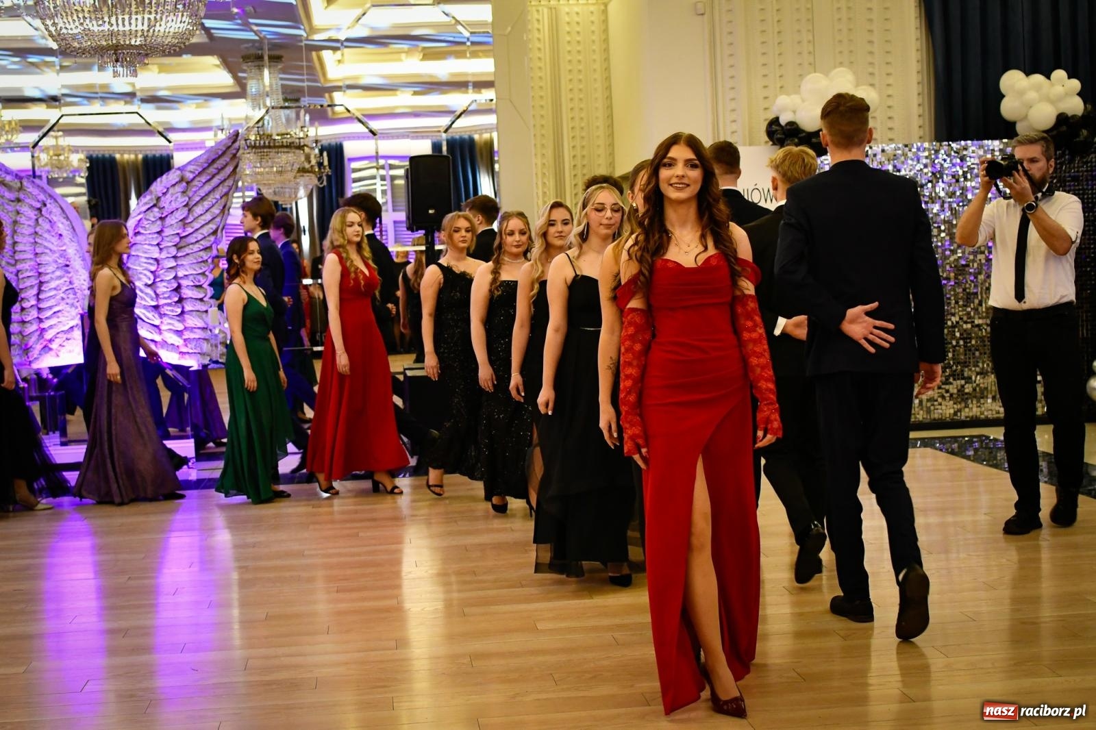 Zdjęcie w galerii na portalu naszraciborz.pl: Studniówka CKZiU nr 1: jubileuszowy rocznik bawi się w Rege [FOTO i WIDEO] wiadomości z regionu