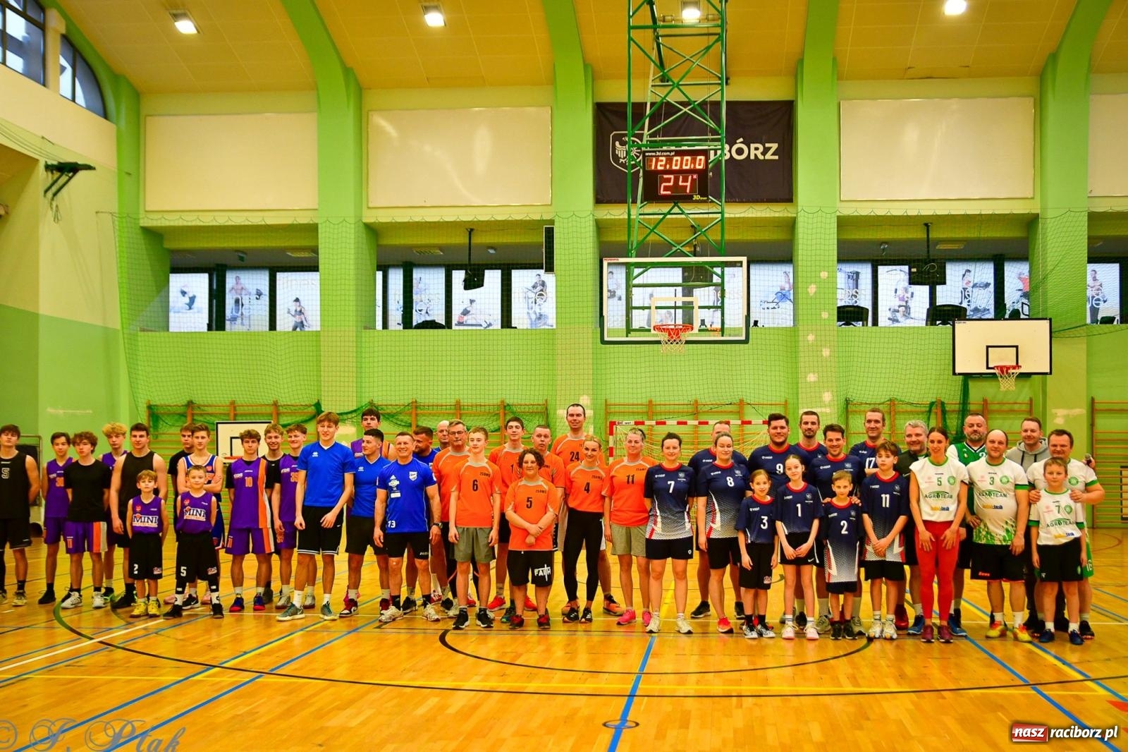 Zdjęcie w galerii na portalu naszraciborz.pl: 33. Finał WOŚP Racibórz – charytatywny turniej koszykówki z olimpijczykami wiadomości z regionu