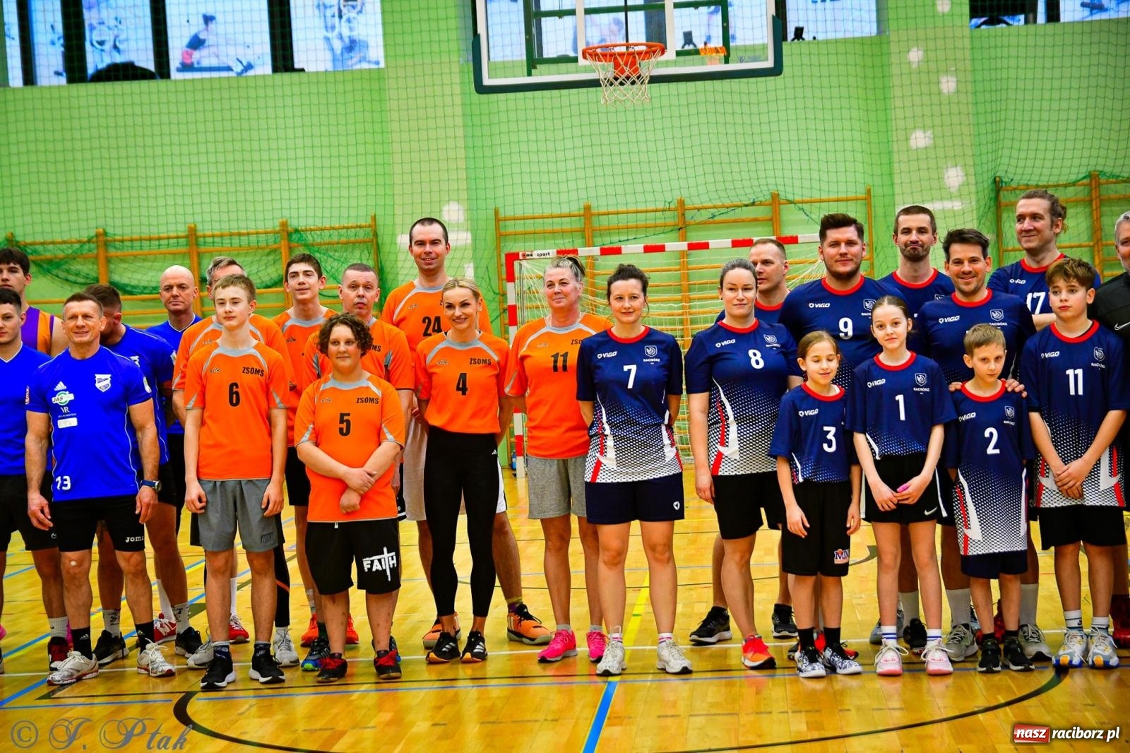 Zdjęcie w galerii na portalu naszraciborz.pl: 33. Finał WOŚP Racibórz – charytatywny turniej koszykówki z olimpijczykami wiadomości z regionu