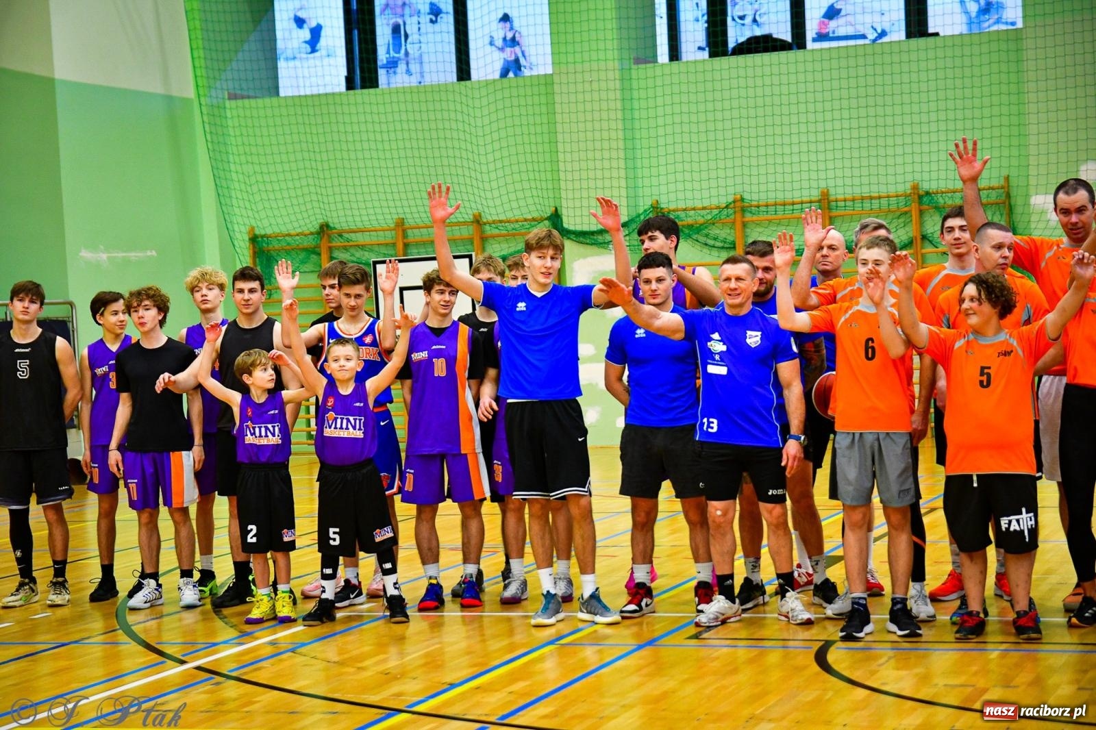 Zdjęcie w galerii na portalu naszraciborz.pl: 33. Finał WOŚP Racibórz – charytatywny turniej koszykówki z olimpijczykami wiadomości z regionu