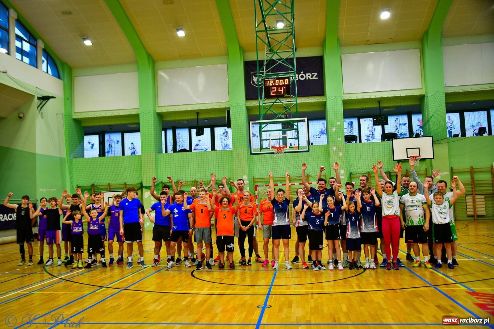 Zdjęcie w galerii na portalu naszraciborz.pl: 33. Finał WOŚP Racibórz – charytatywny turniej koszykówki z olimpijczykami wiadomości z regionu