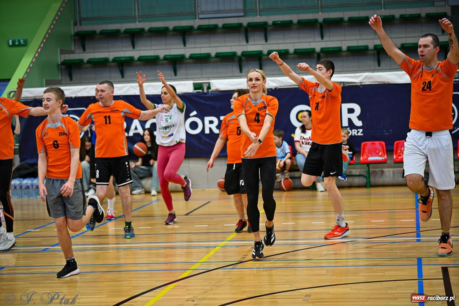 Zdjęcie w galerii na portalu naszraciborz.pl: 33. Finał WOŚP Racibórz – charytatywny turniej koszykówki z olimpijczykami wiadomości z regionu