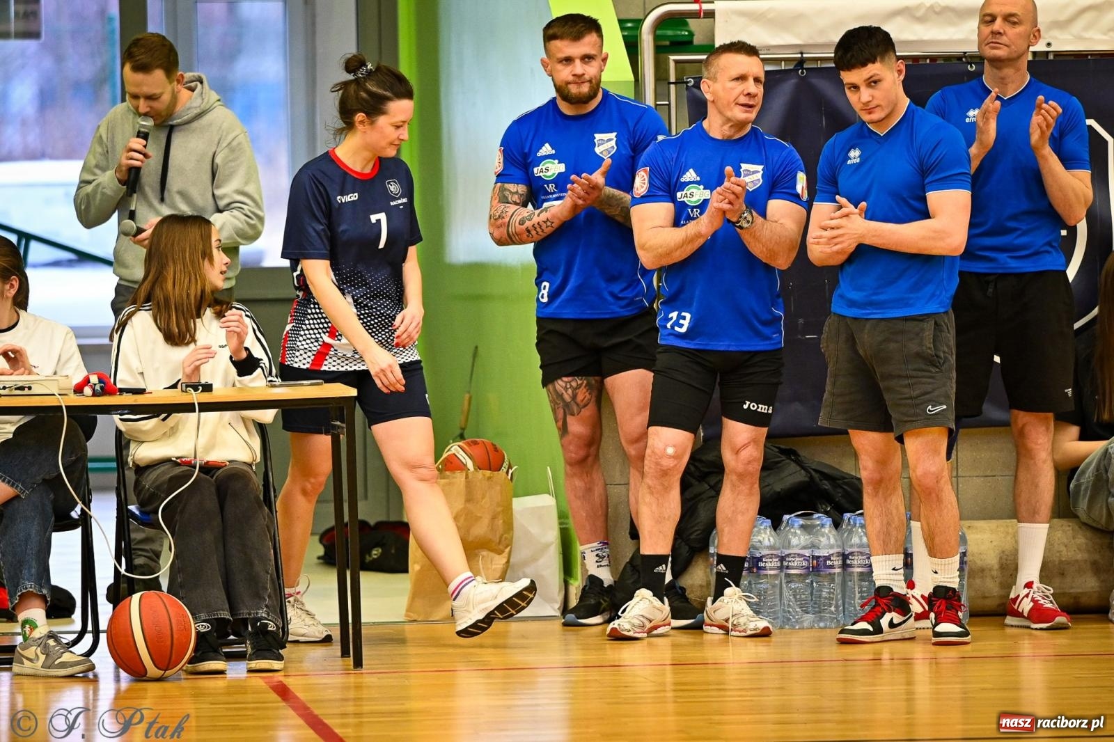 Zdjęcie w galerii na portalu naszraciborz.pl: 33. Finał WOŚP Racibórz – charytatywny turniej koszykówki z olimpijczykami wiadomości z regionu