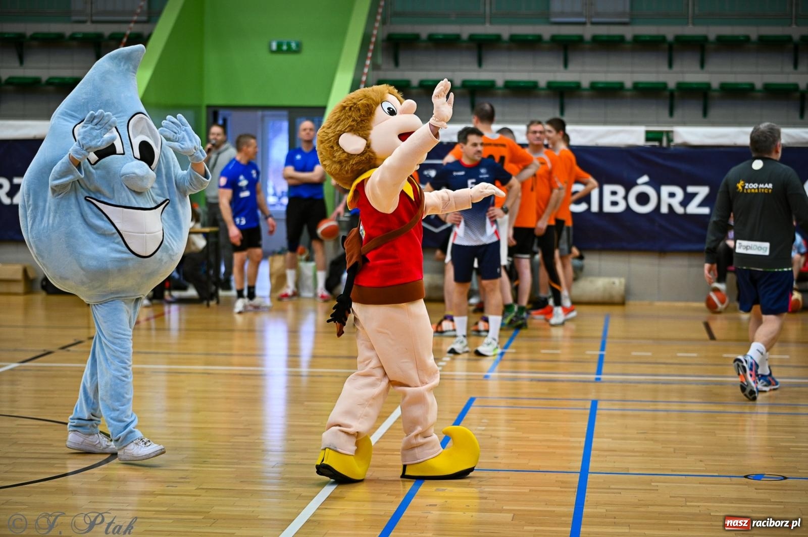 Zdjęcie w galerii na portalu naszraciborz.pl: 33. Finał WOŚP Racibórz – charytatywny turniej koszykówki z olimpijczykami wiadomości z regionu