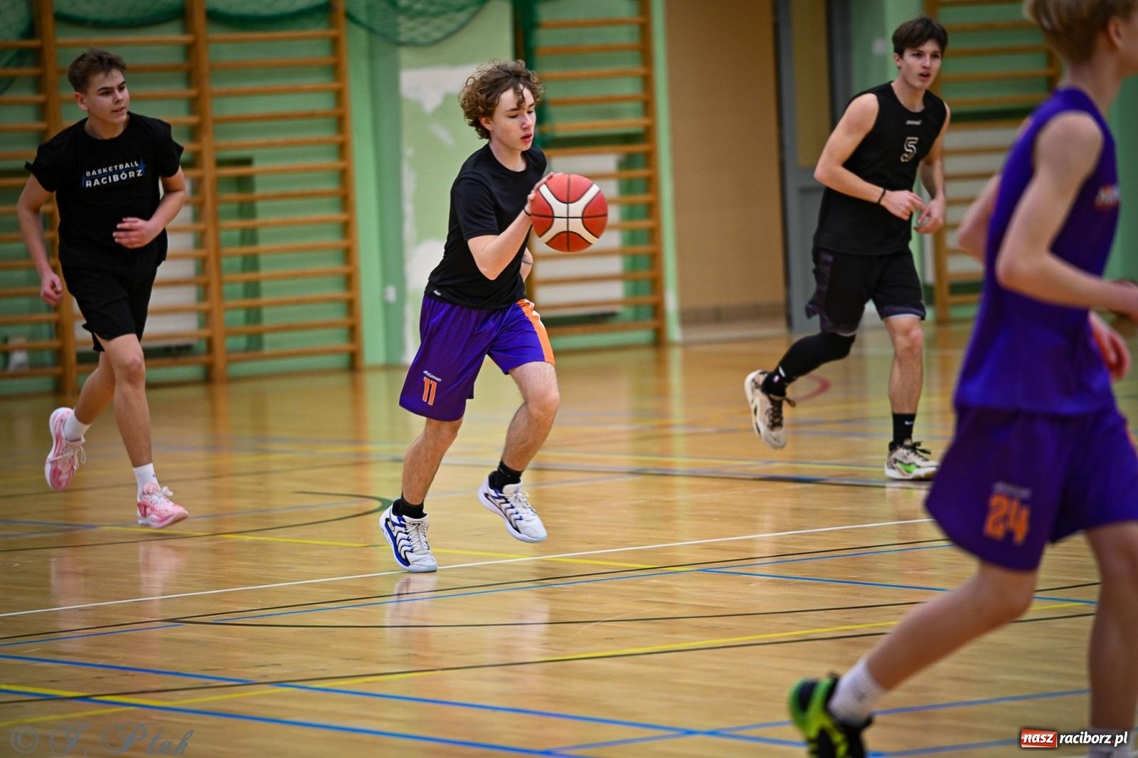 Zdjęcie w galerii na portalu naszraciborz.pl: 33. Finał WOŚP Racibórz – charytatywny turniej koszykówki z olimpijczykami wiadomości z regionu