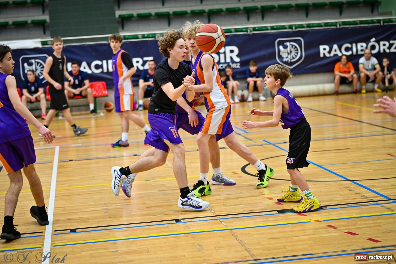 Zdjęcie w galerii na portalu naszraciborz.pl: 33. Finał WOŚP Racibórz – charytatywny turniej koszykówki z olimpijczykami wiadomości z regionu