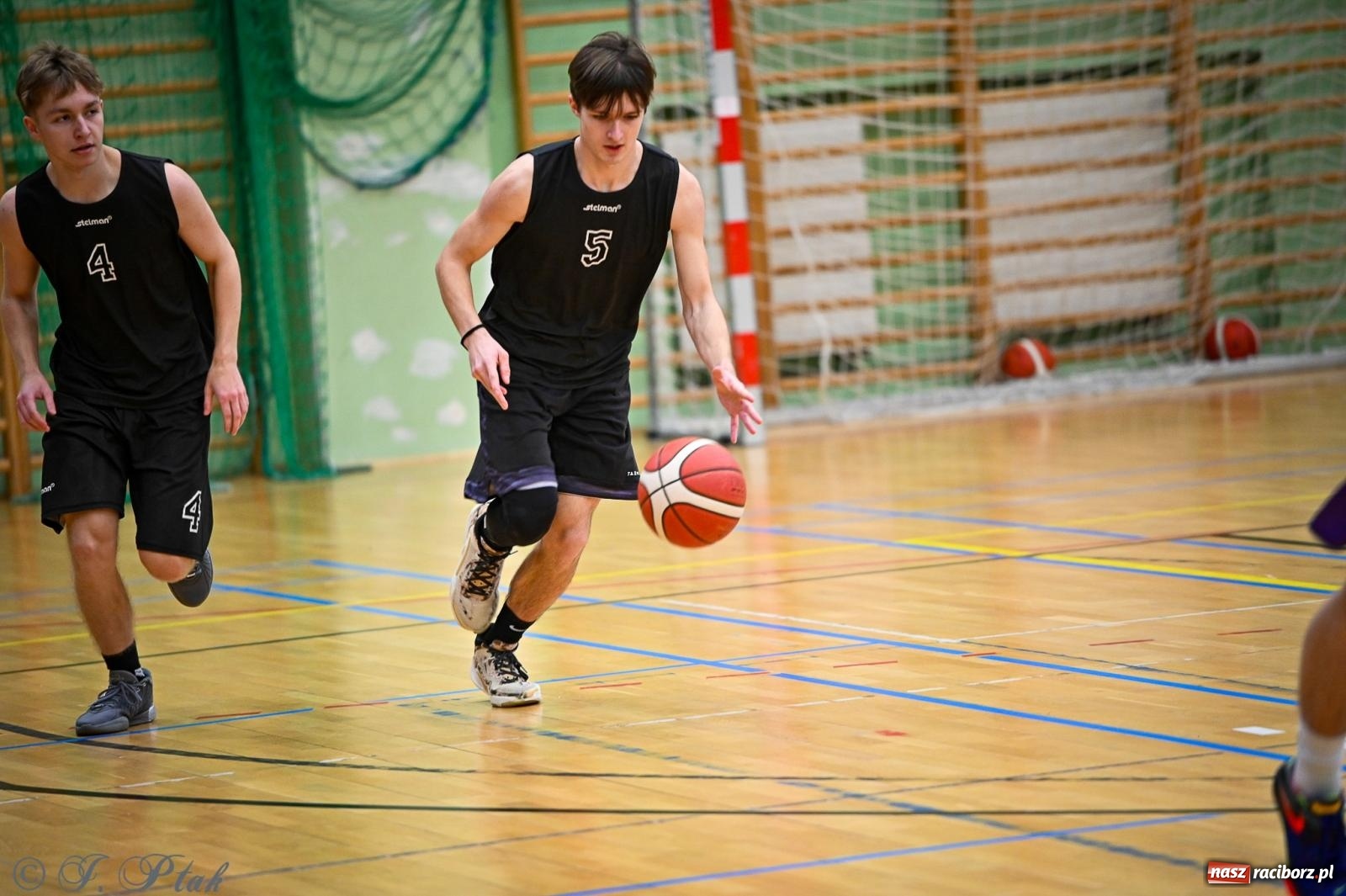 Zdjęcie w galerii na portalu naszraciborz.pl: 33. Finał WOŚP Racibórz – charytatywny turniej koszykówki z olimpijczykami wiadomości z regionu