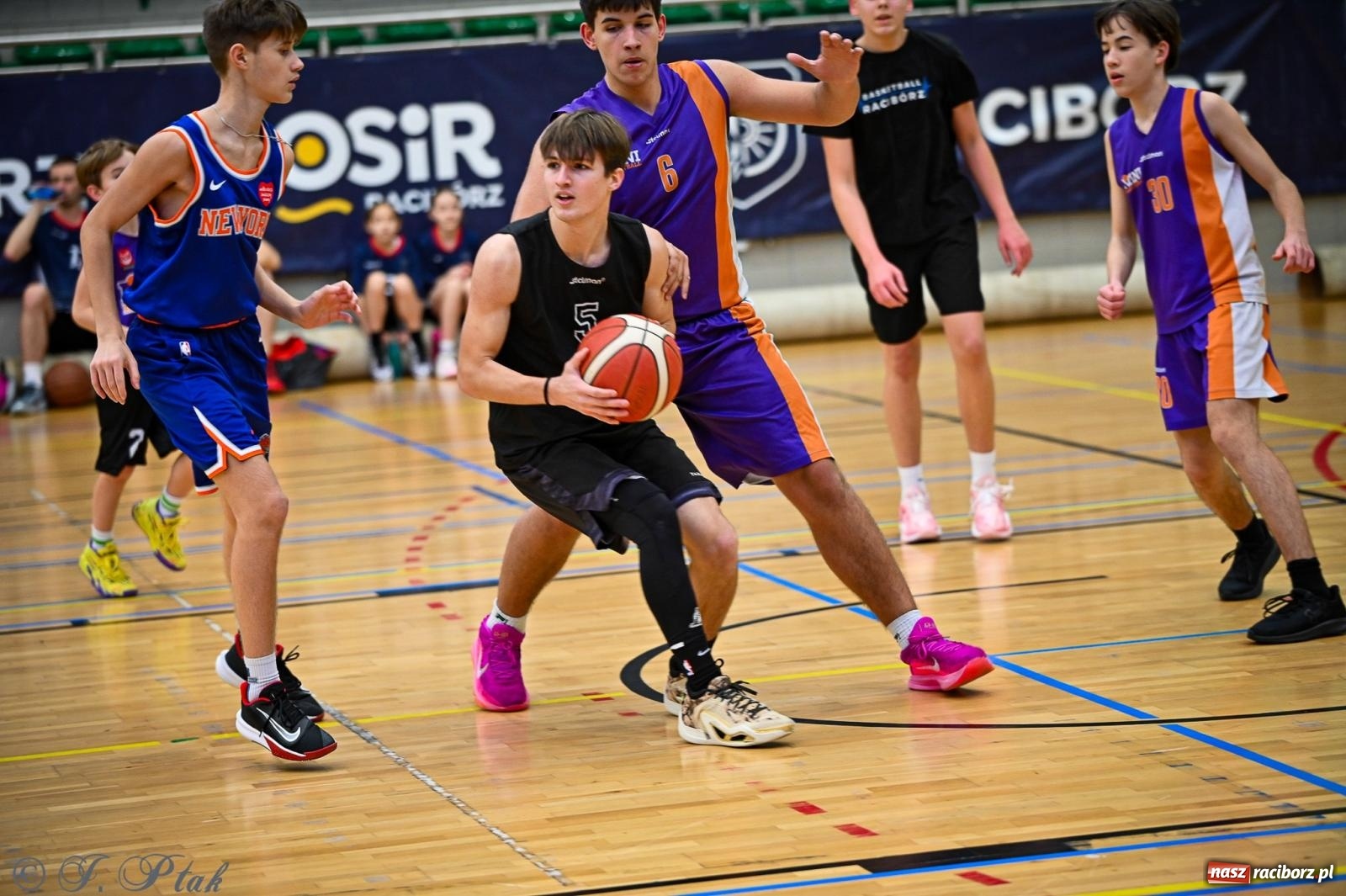 Zdjęcie w galerii na portalu naszraciborz.pl: 33. Finał WOŚP Racibórz – charytatywny turniej koszykówki z olimpijczykami wiadomości z regionu