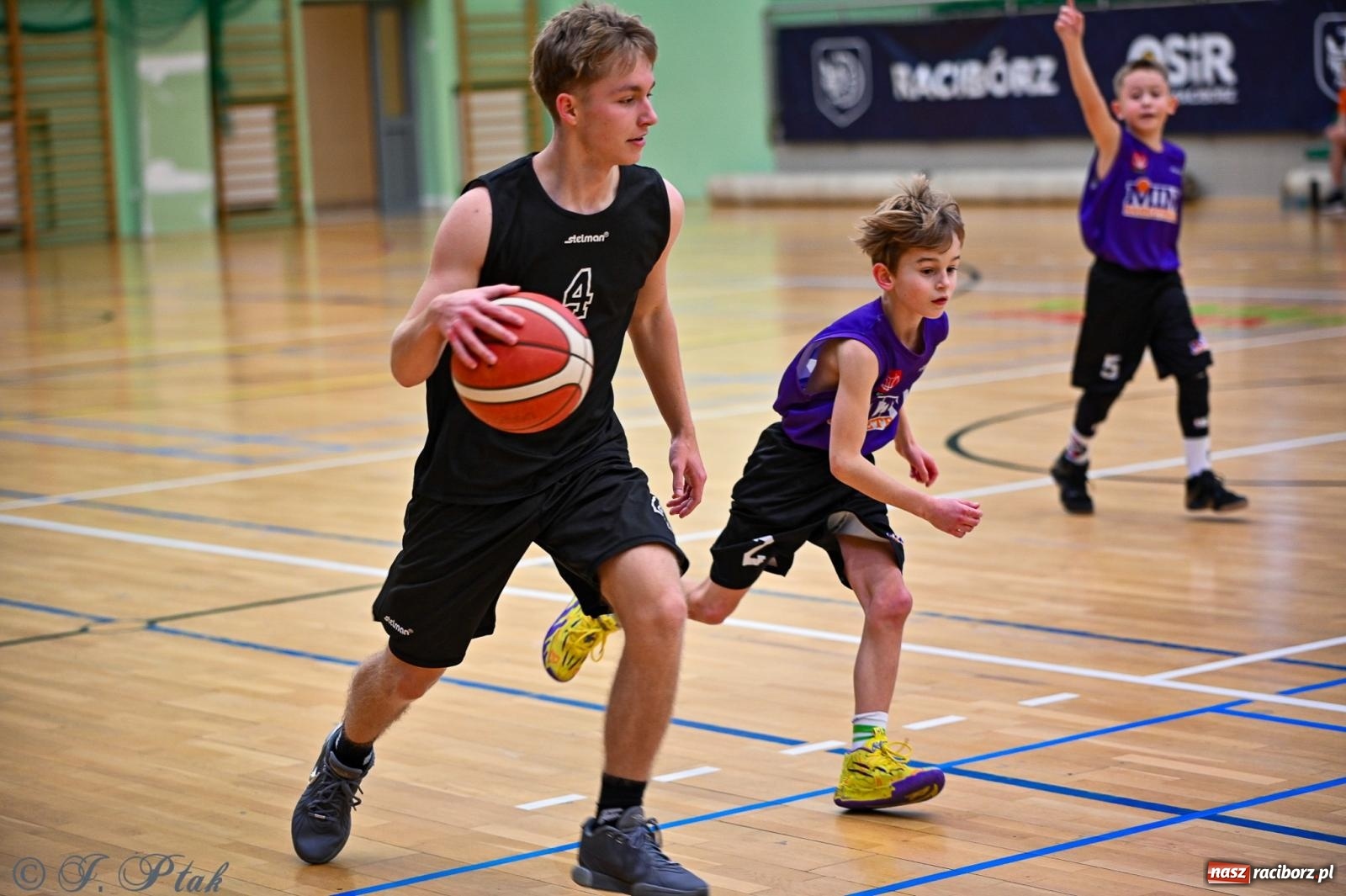 Zdjęcie w galerii na portalu naszraciborz.pl: 33. Finał WOŚP Racibórz – charytatywny turniej koszykówki z olimpijczykami wiadomości z regionu