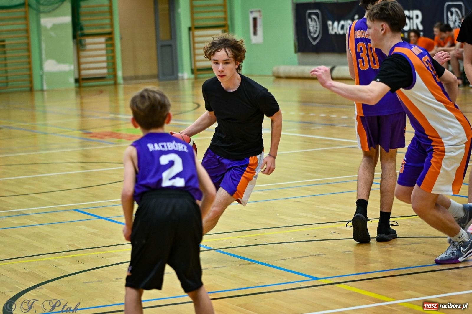 Zdjęcie w galerii na portalu naszraciborz.pl: 33. Finał WOŚP Racibórz – charytatywny turniej koszykówki z olimpijczykami wiadomości z regionu