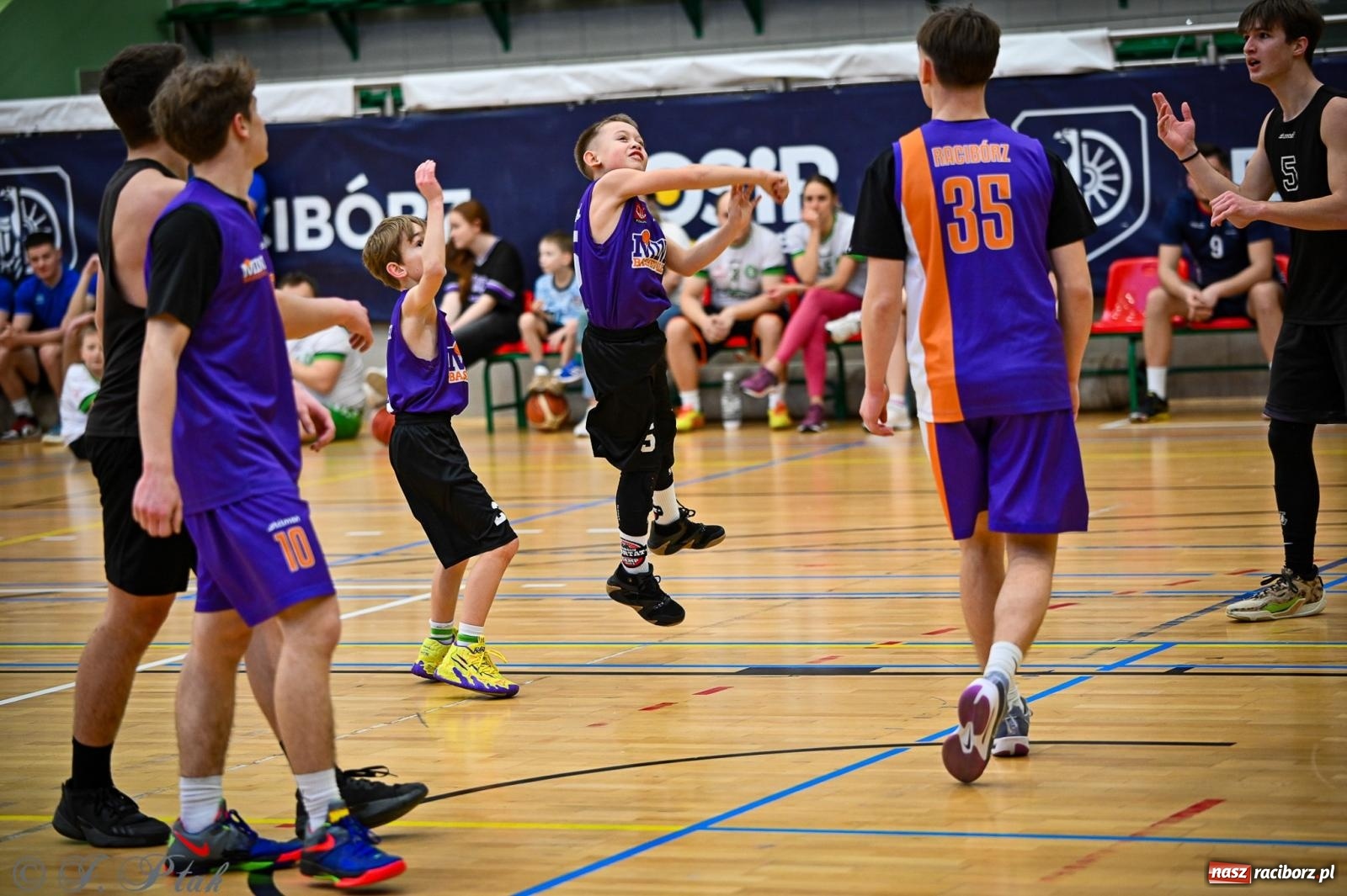 Zdjęcie w galerii na portalu naszraciborz.pl: 33. Finał WOŚP Racibórz – charytatywny turniej koszykówki z olimpijczykami wiadomości z regionu