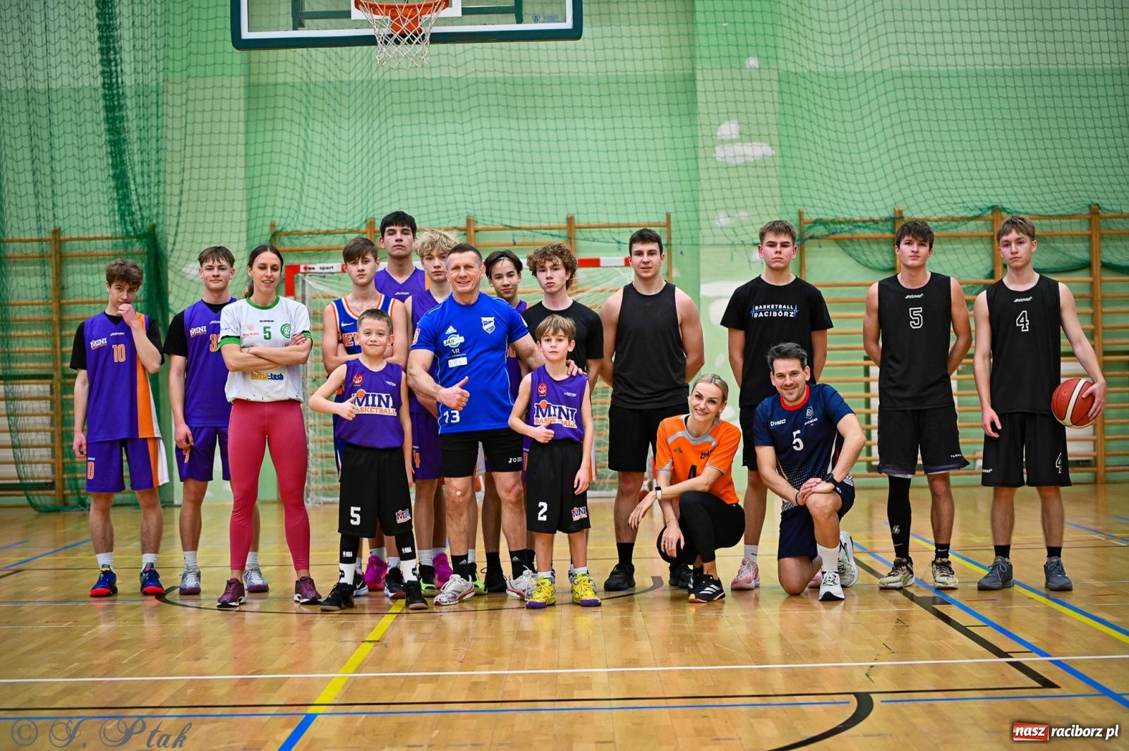 Zdjęcie w galerii na portalu naszraciborz.pl: 33. Finał WOŚP Racibórz – charytatywny turniej koszykówki z olimpijczykami wiadomości z regionu