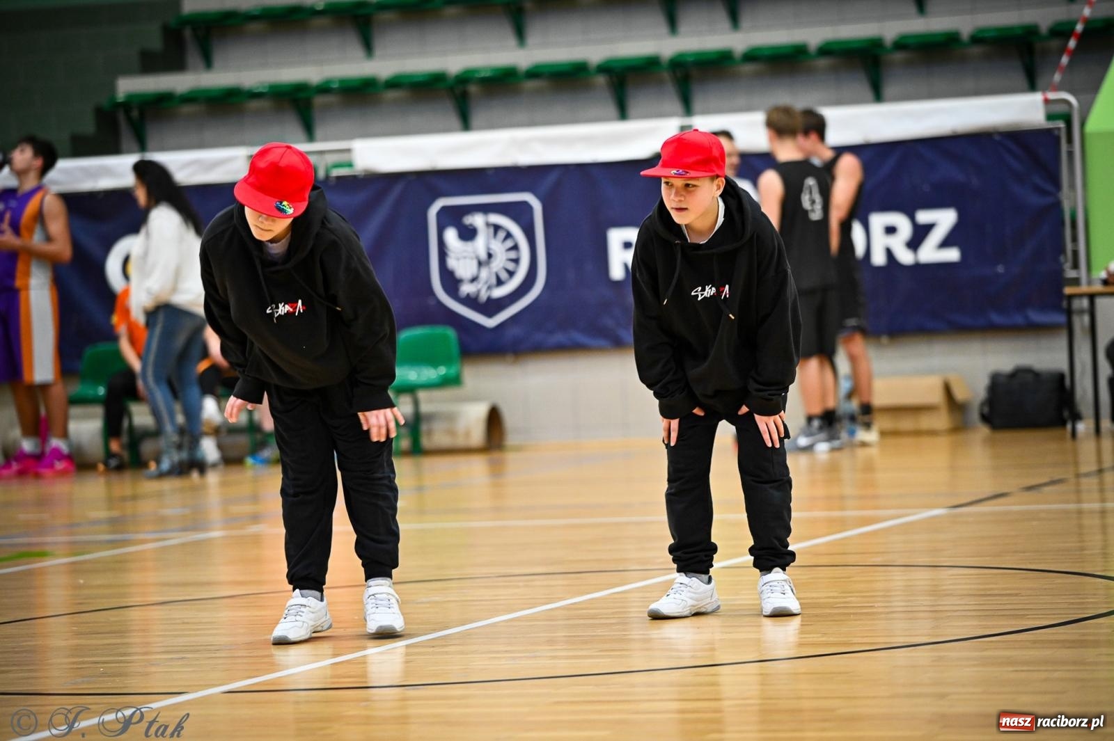 Zdjęcie w galerii na portalu naszraciborz.pl: 33. Finał WOŚP Racibórz – charytatywny turniej koszykówki z olimpijczykami wiadomości z regionu