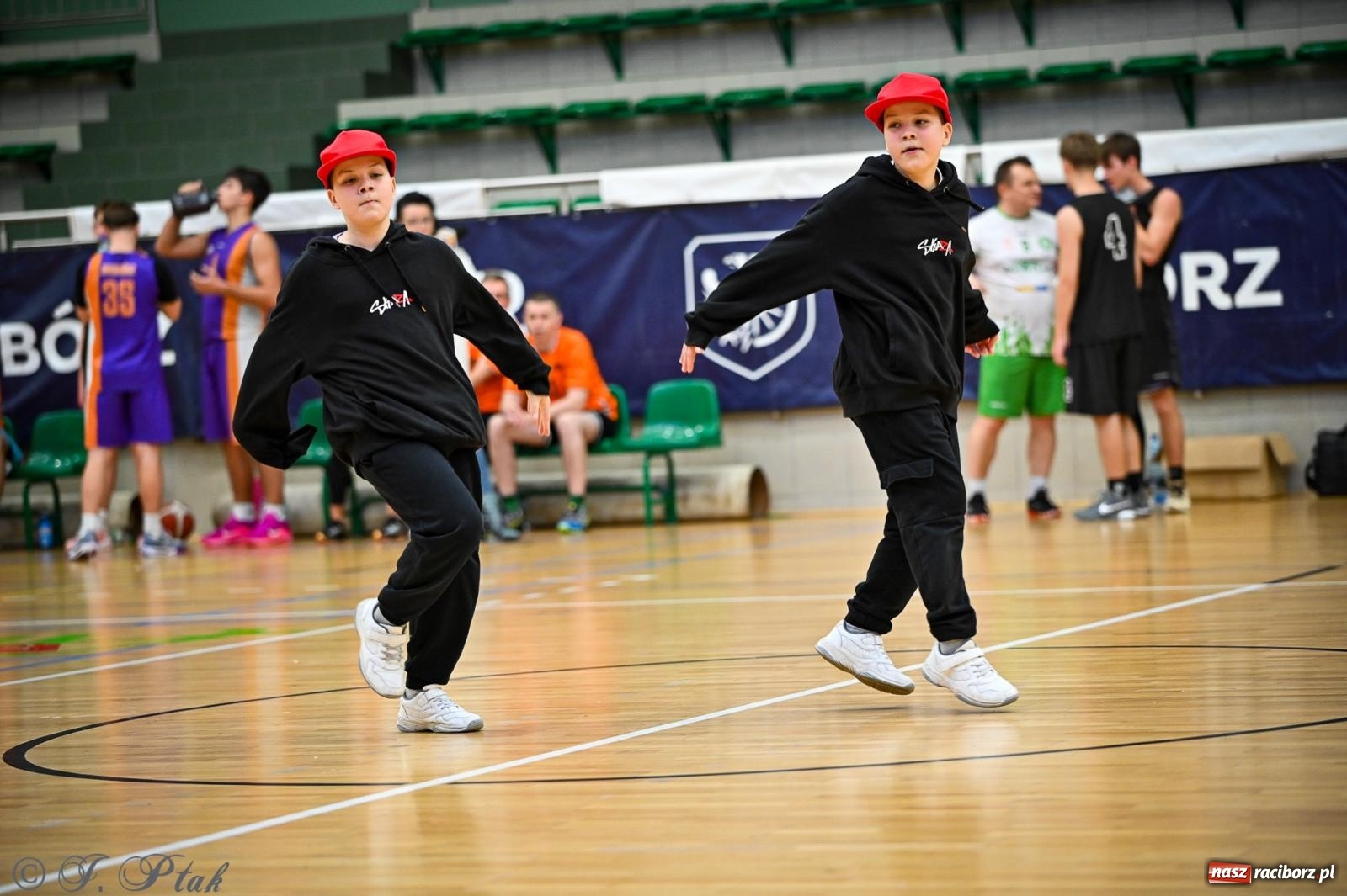 Zdjęcie w galerii na portalu naszraciborz.pl: 33. Finał WOŚP Racibórz – charytatywny turniej koszykówki z olimpijczykami wiadomości z regionu