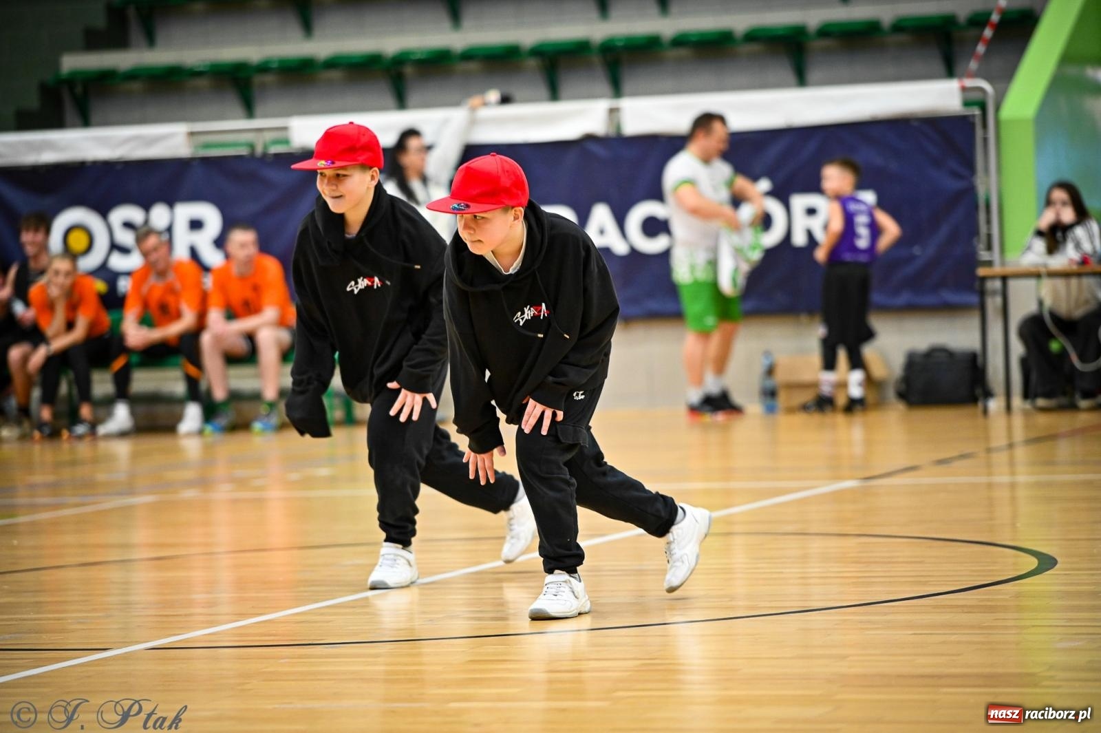 Zdjęcie w galerii na portalu naszraciborz.pl: 33. Finał WOŚP Racibórz – charytatywny turniej koszykówki z olimpijczykami wiadomości z regionu