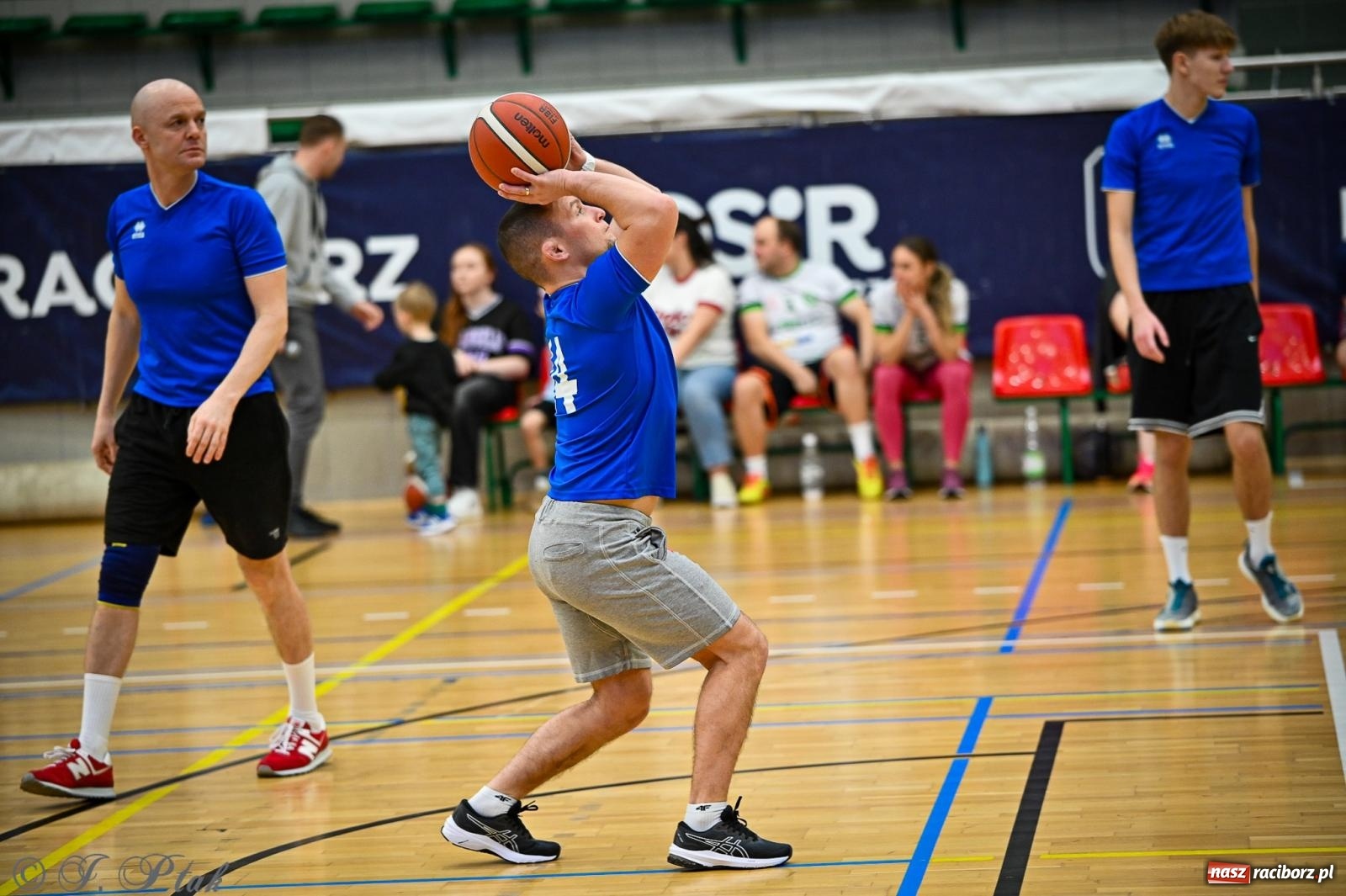 Zdjęcie w galerii na portalu naszraciborz.pl: 33. Finał WOŚP Racibórz – charytatywny turniej koszykówki z olimpijczykami wiadomości z regionu