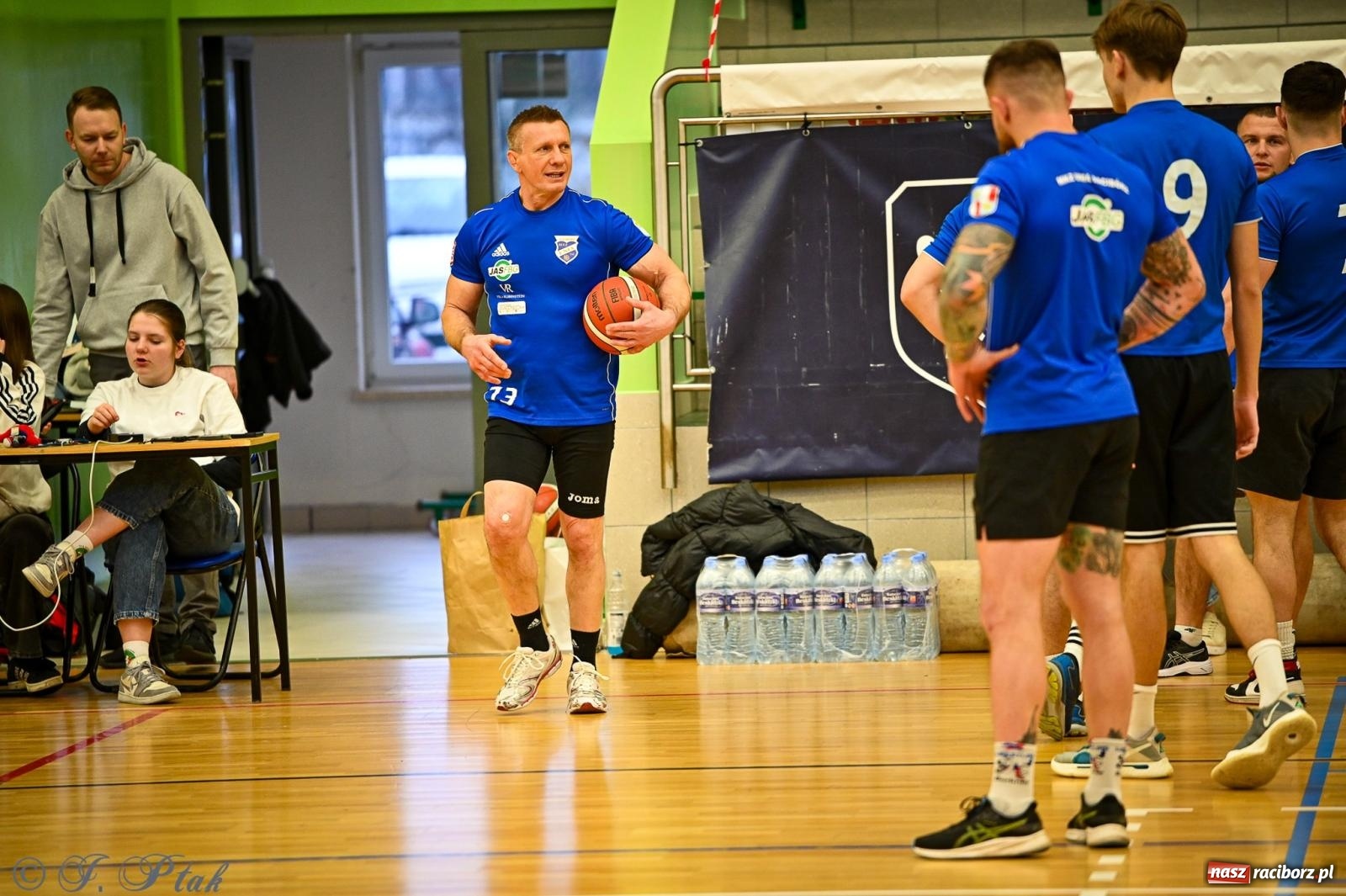 Zdjęcie w galerii na portalu naszraciborz.pl: 33. Finał WOŚP Racibórz – charytatywny turniej koszykówki z olimpijczykami wiadomości z regionu